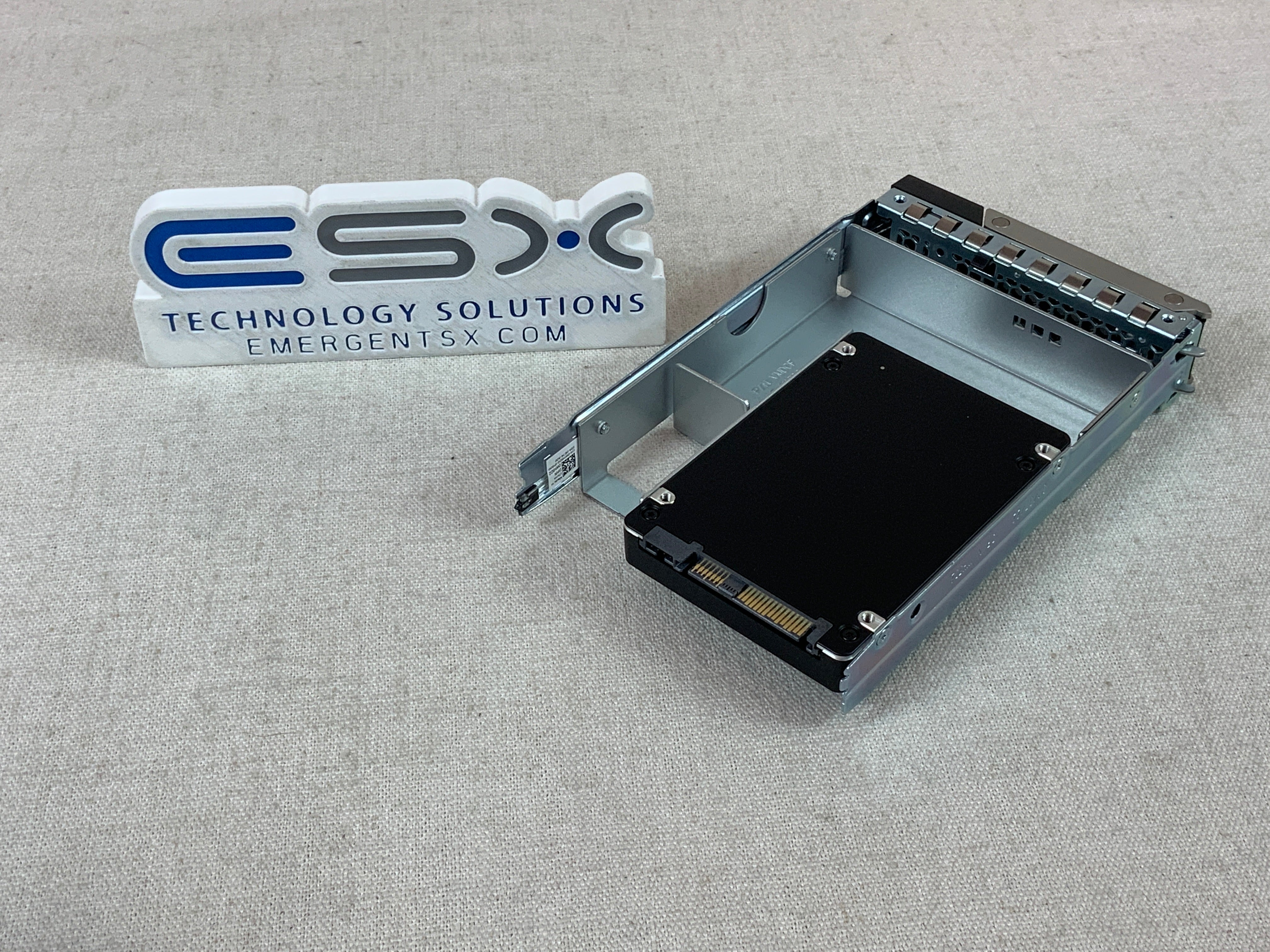 Dell GW8T1 800GB 12Gb/s 2.5" SAS Mix Use SSD MZILT800HBHQAD3 w/ 3.5" 14G Tray