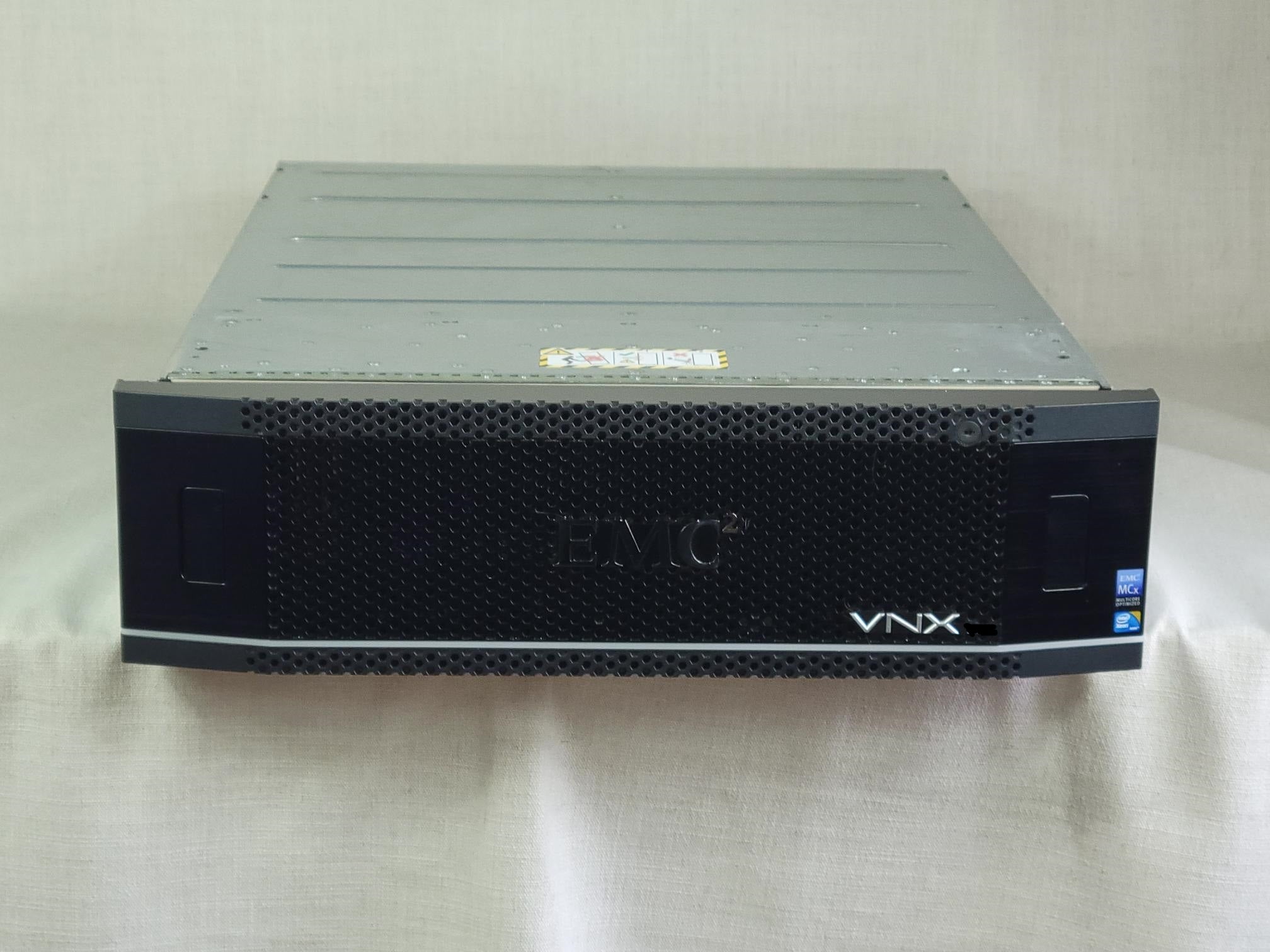 EMC VNX5600 with 2TB Flash & 140 x 300GB 15K w/ remote installation