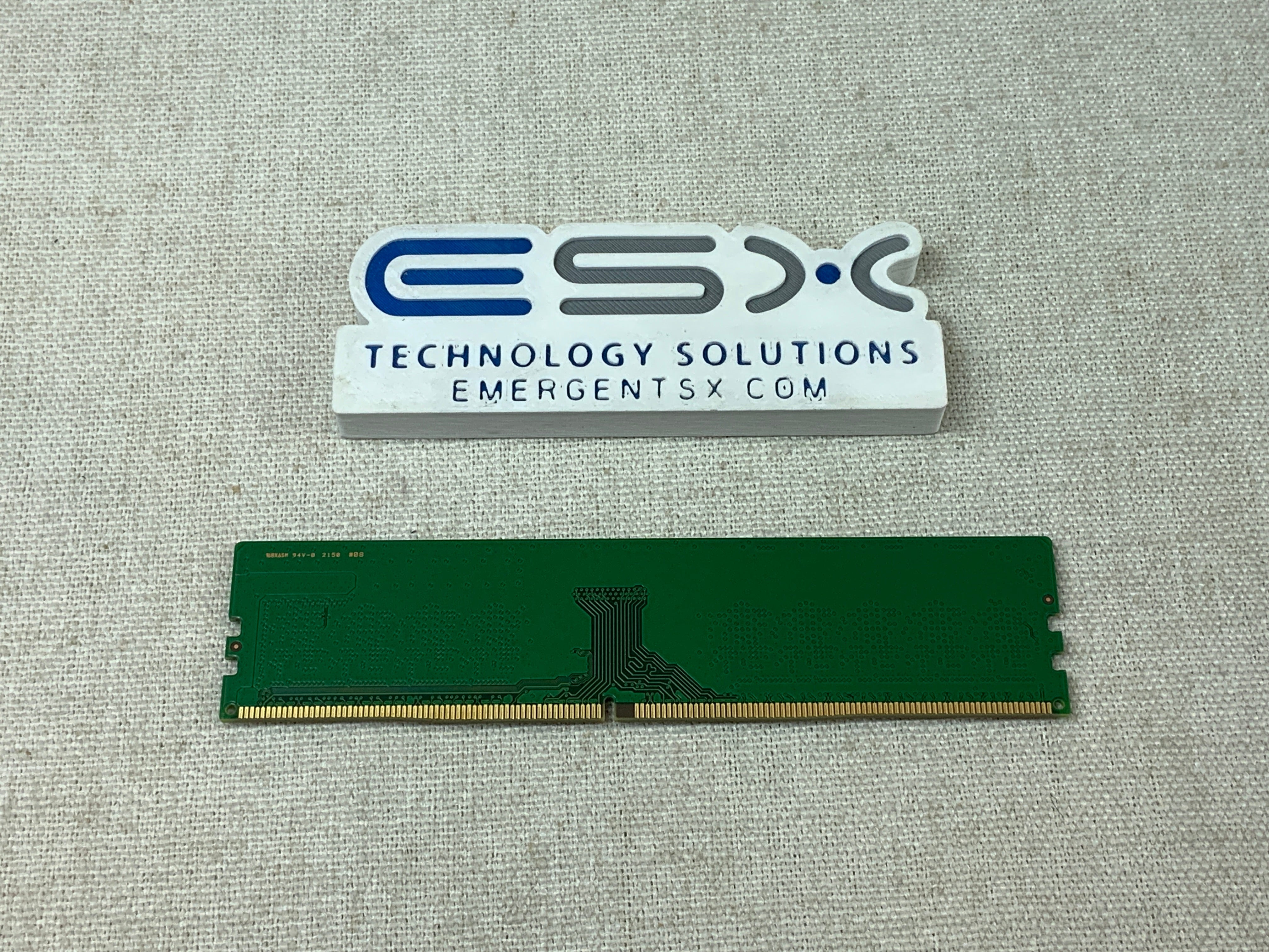 Samsung M391A1K43DB2-CWE 8GB 1Rx8 PC4-3200AA DDR4 ECC Server Memory UDIMM