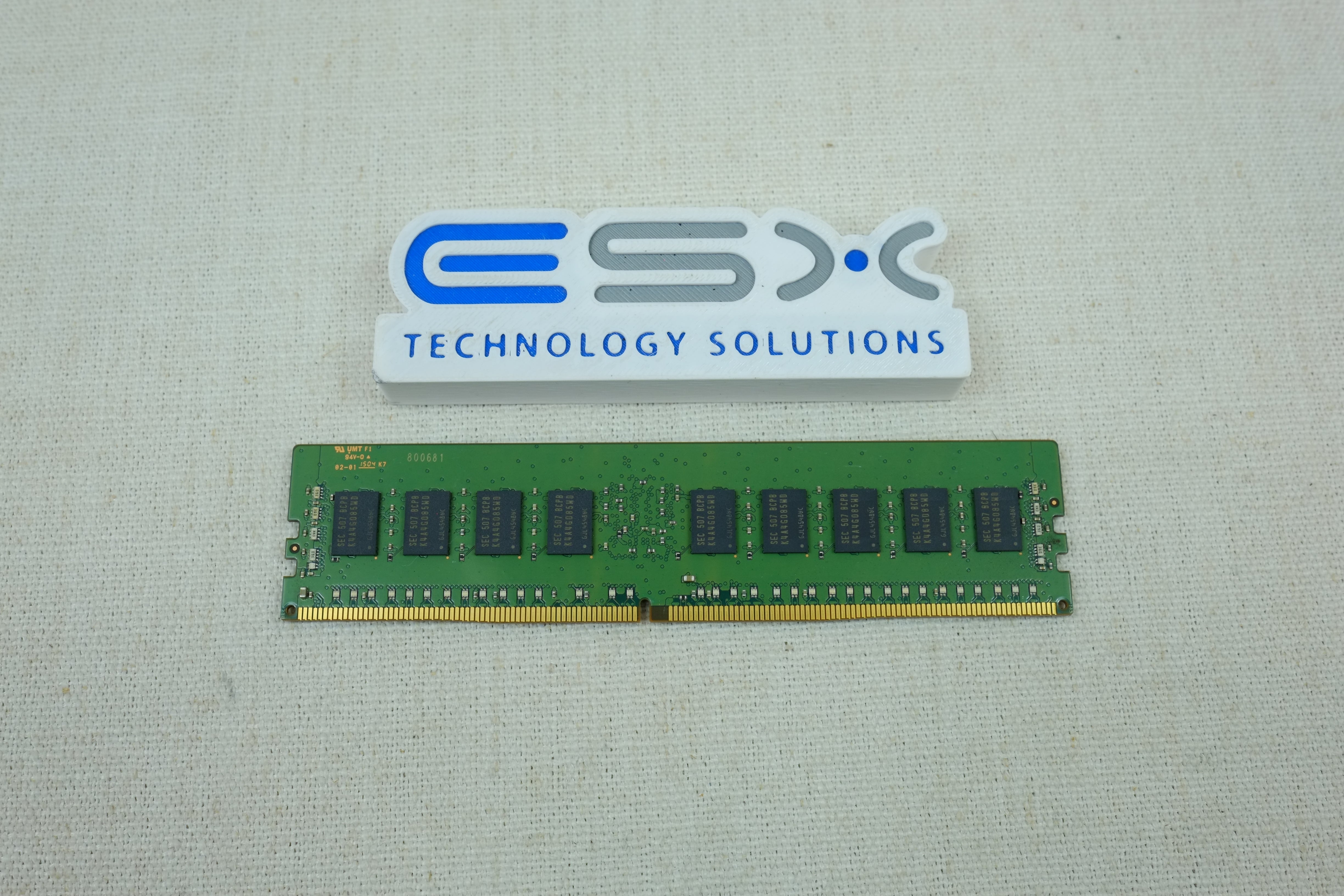 Samsung M393A1G43DB0-CPB 8GB 2Rx8 PC4-2133P DDR4 ECC Server Memory DIMM