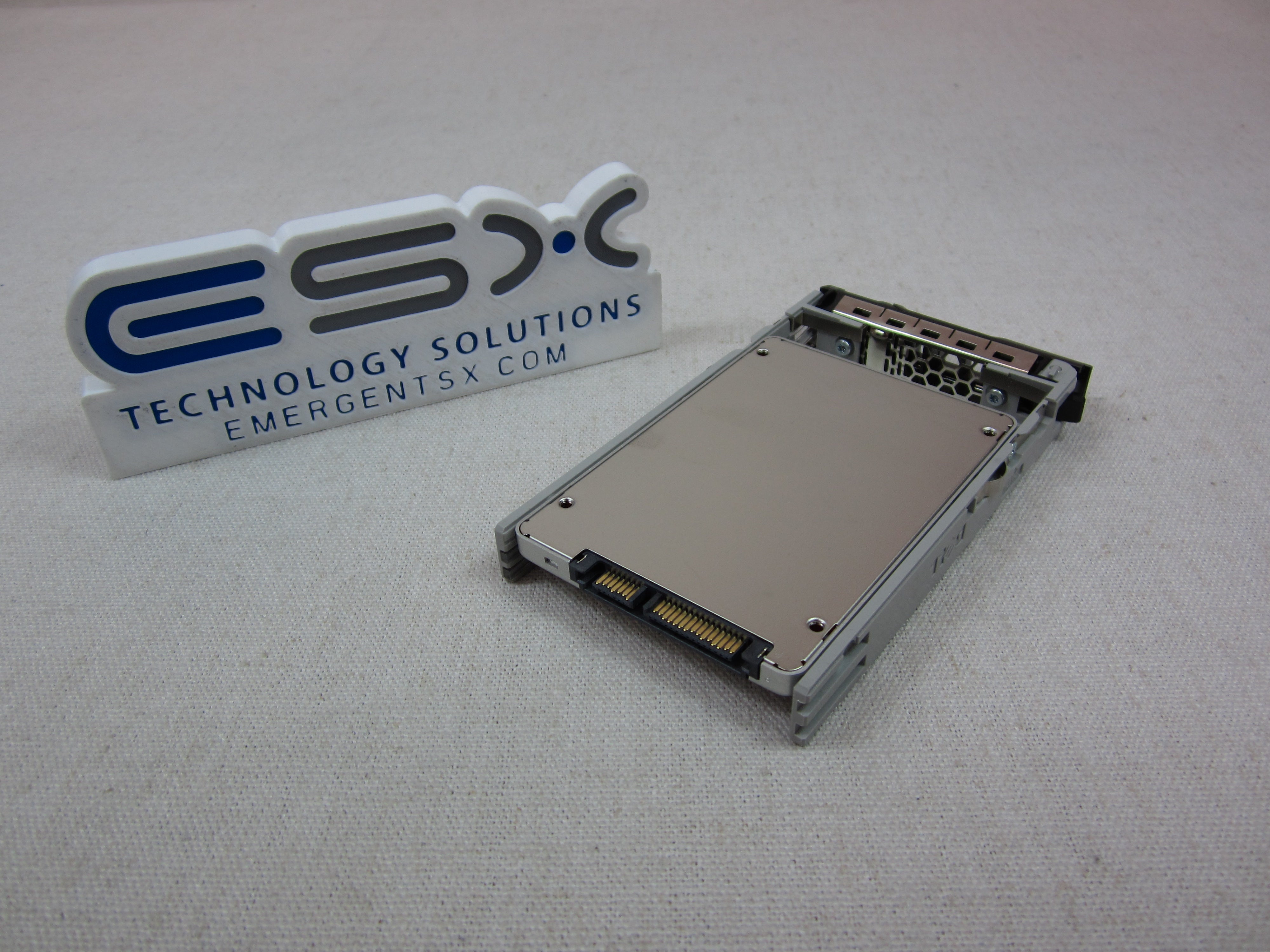 Dell 0XMV9 1.92TB 6Gb/s 2.5" SATA TLC SSD SK Hynix HFS1T9G32FEH w/ 13G Tray