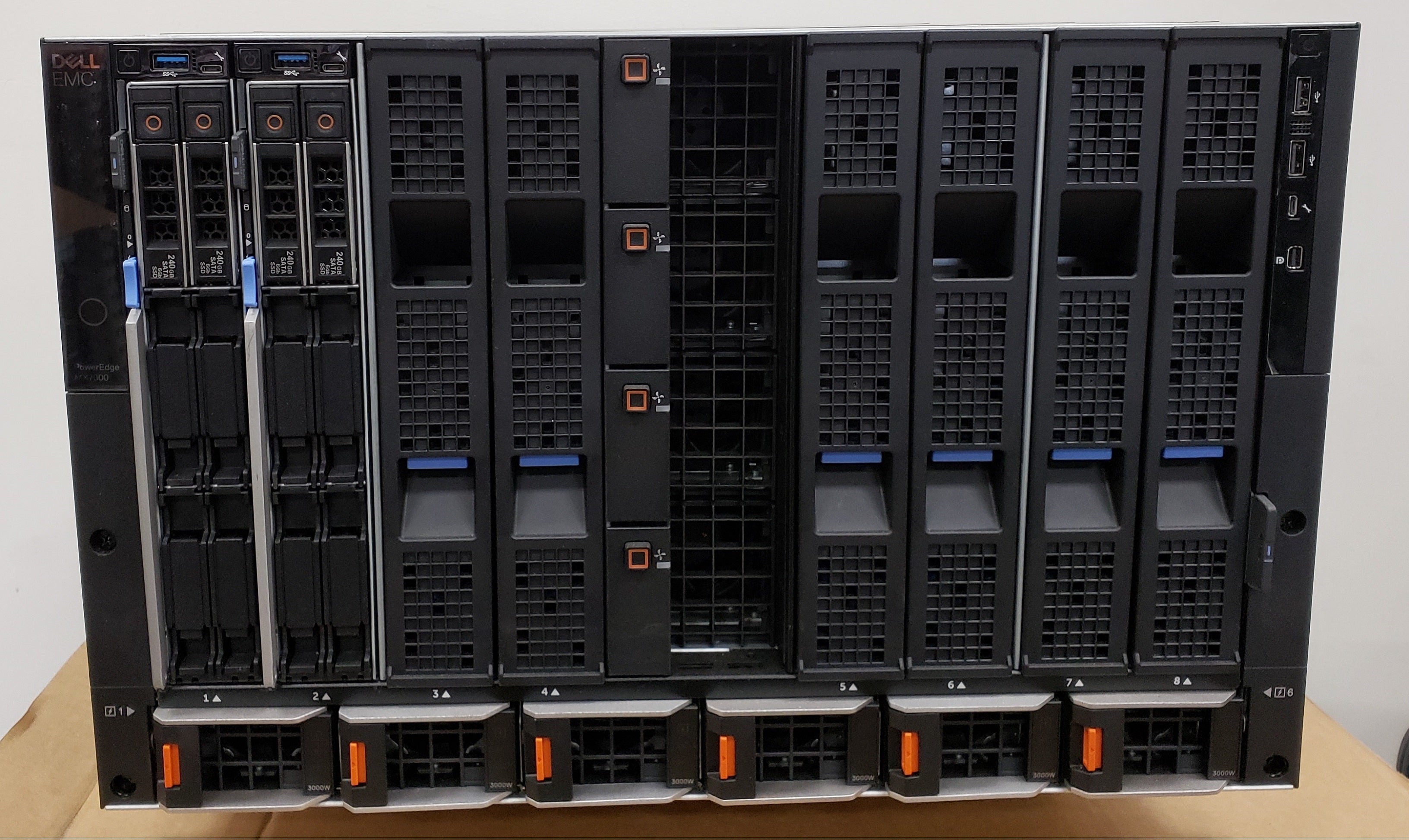 Dell MX7000 Chassis – 8x MX740c Servers w/ 2x 8C Silver 4110 2.1GHz, 32GB RAM
