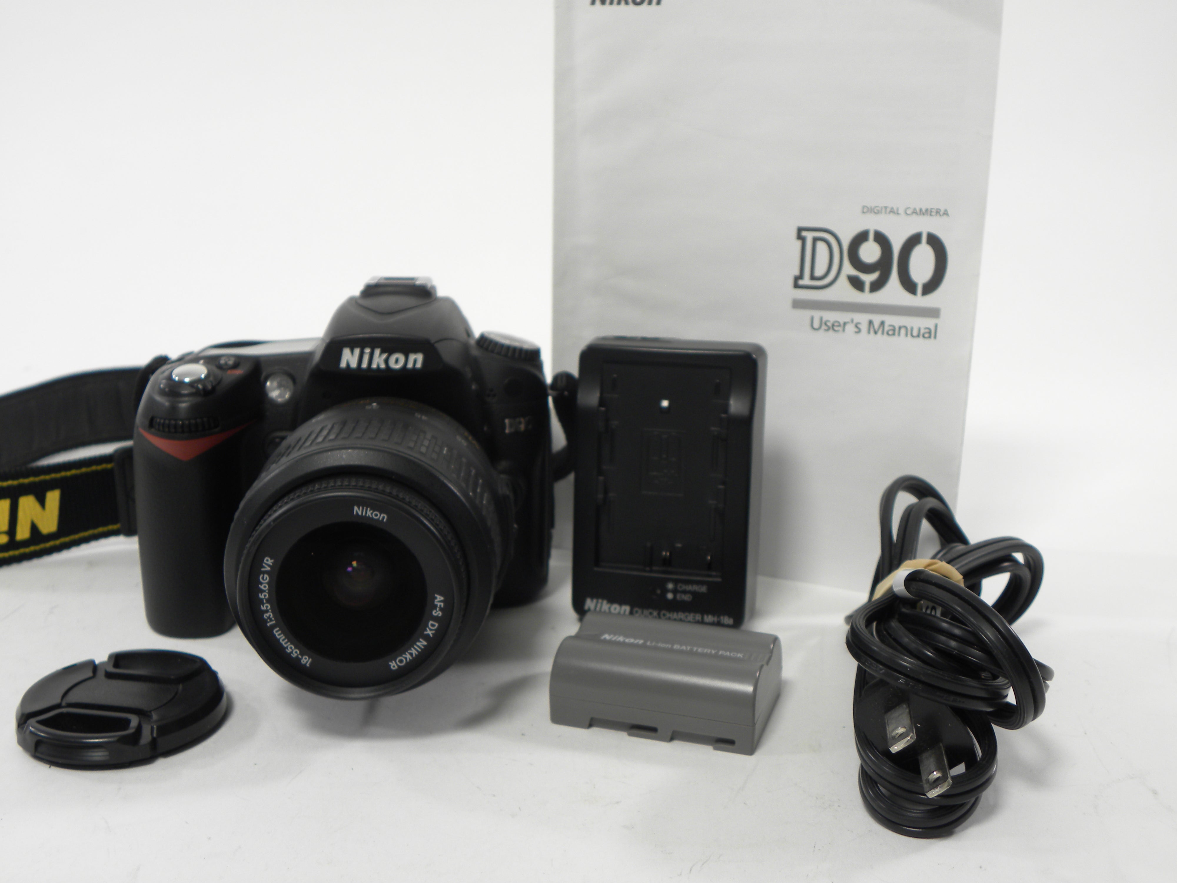 Nikon D90 12.3mp Digital SLR w/AF-S DX VR 18-55mm Shutter Ct. 6,622