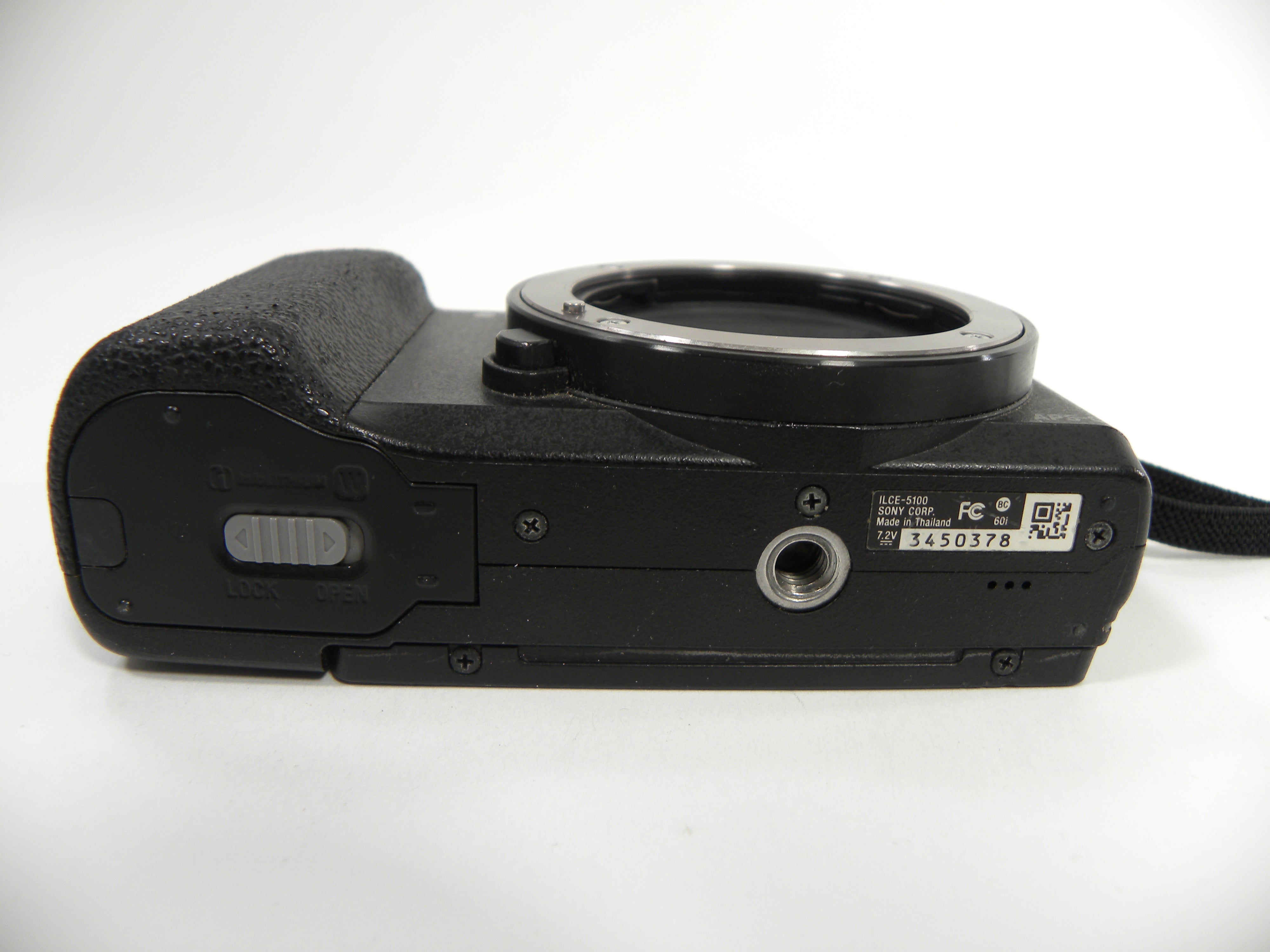 Sony a5100 24.3mp Digital Mirrorless camera AS IS NO Returns!!
