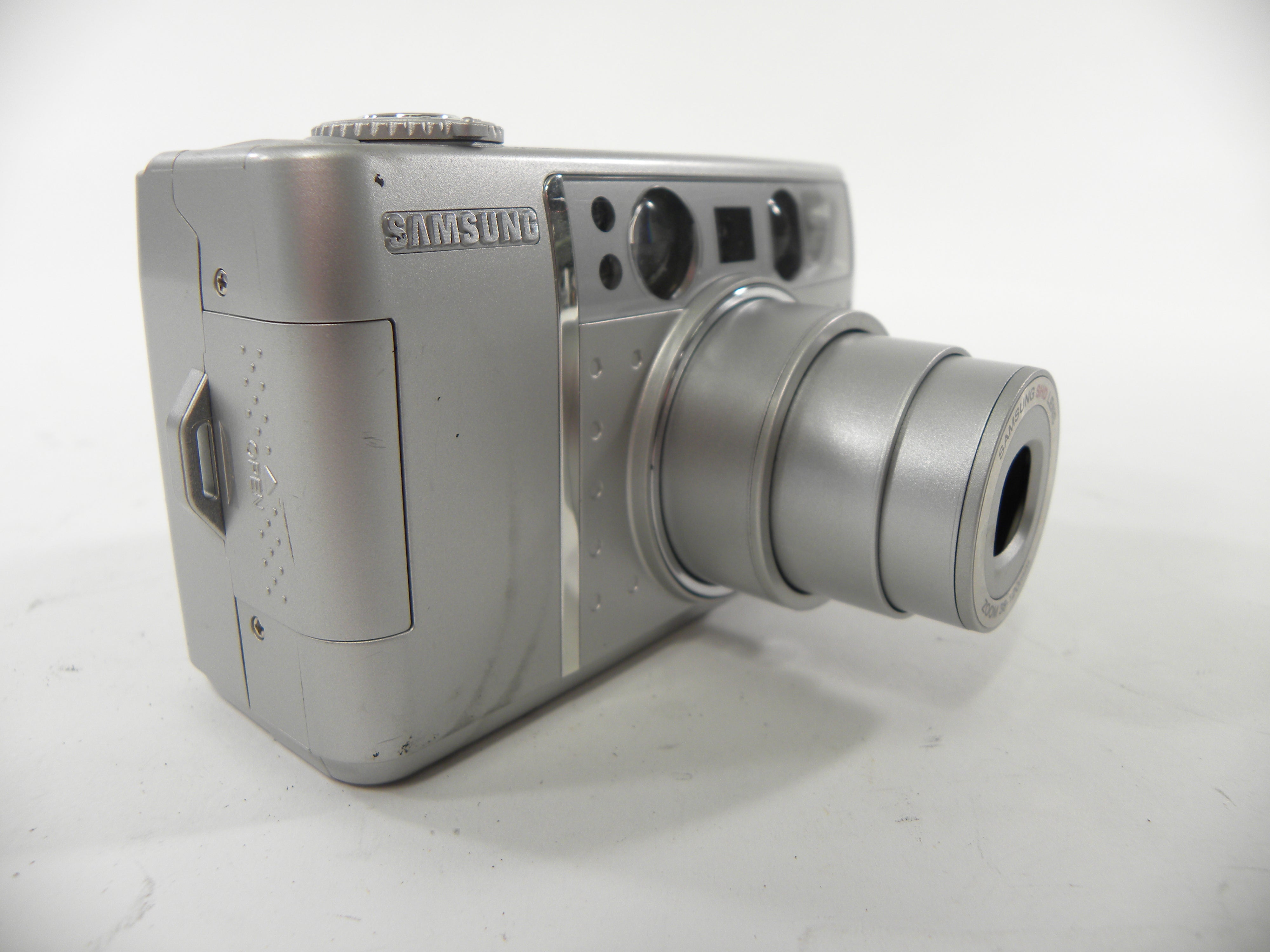 Samsung Maxima Zoom 120 Ti Quartz Date 35mm camera