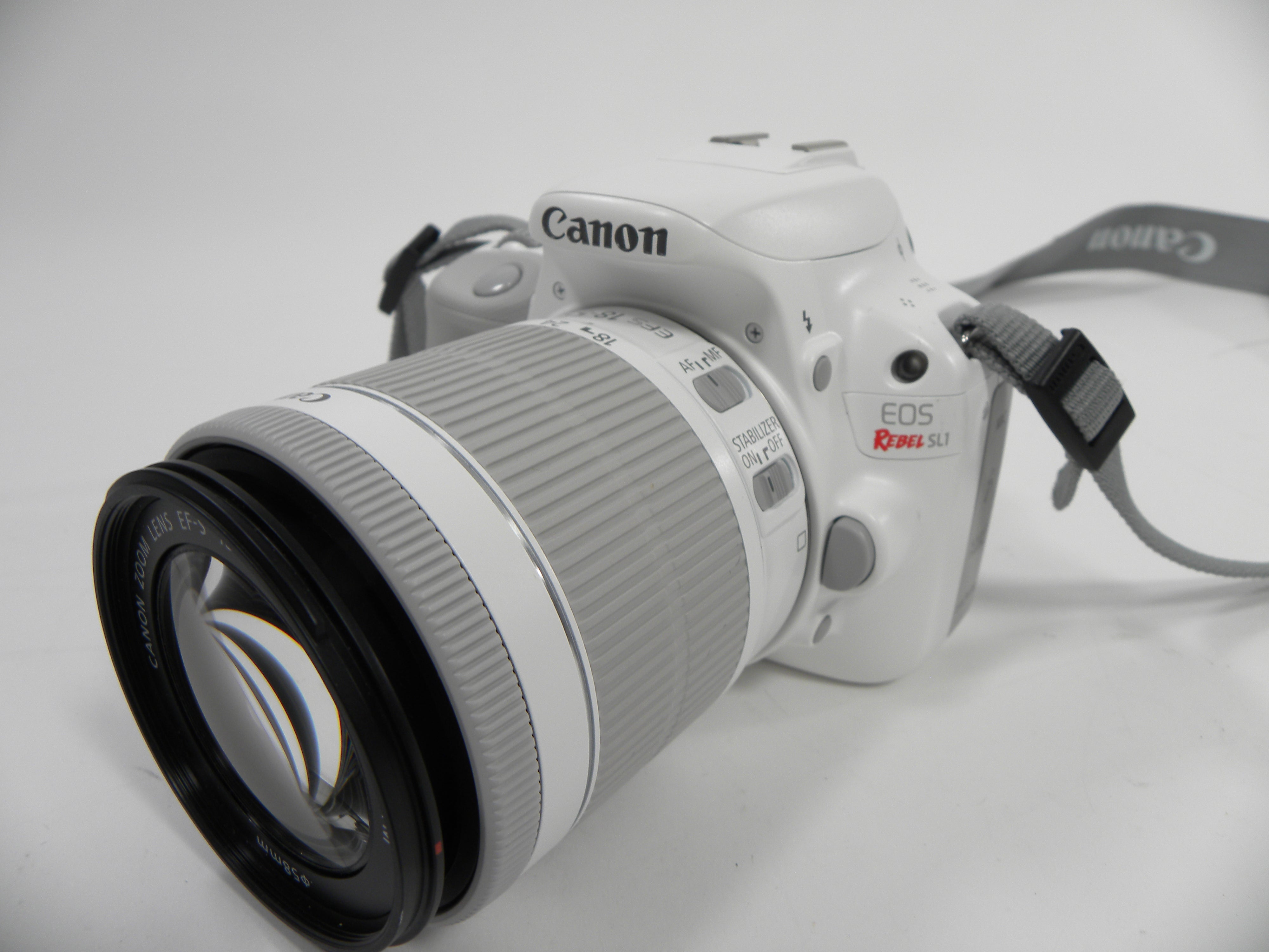Canon EOS Rebel SL1 18.0mp Digital SLR w/EF-S 18-55 IS STM Shutter Ct. 675