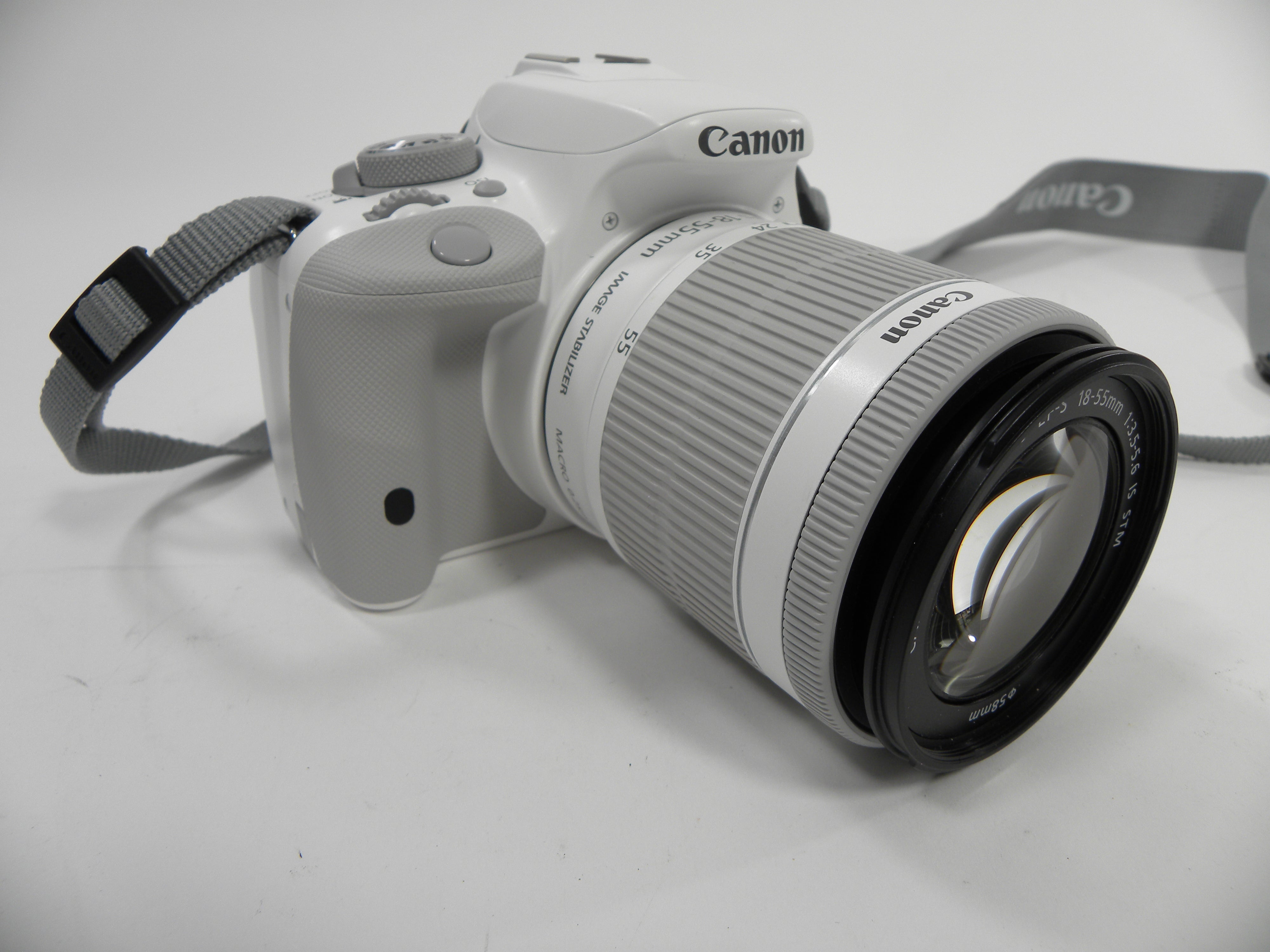 Canon EOS Rebel SL1 18.0mp Digital SLR w/EF-S 18-55 IS STM Shutter Ct. 675