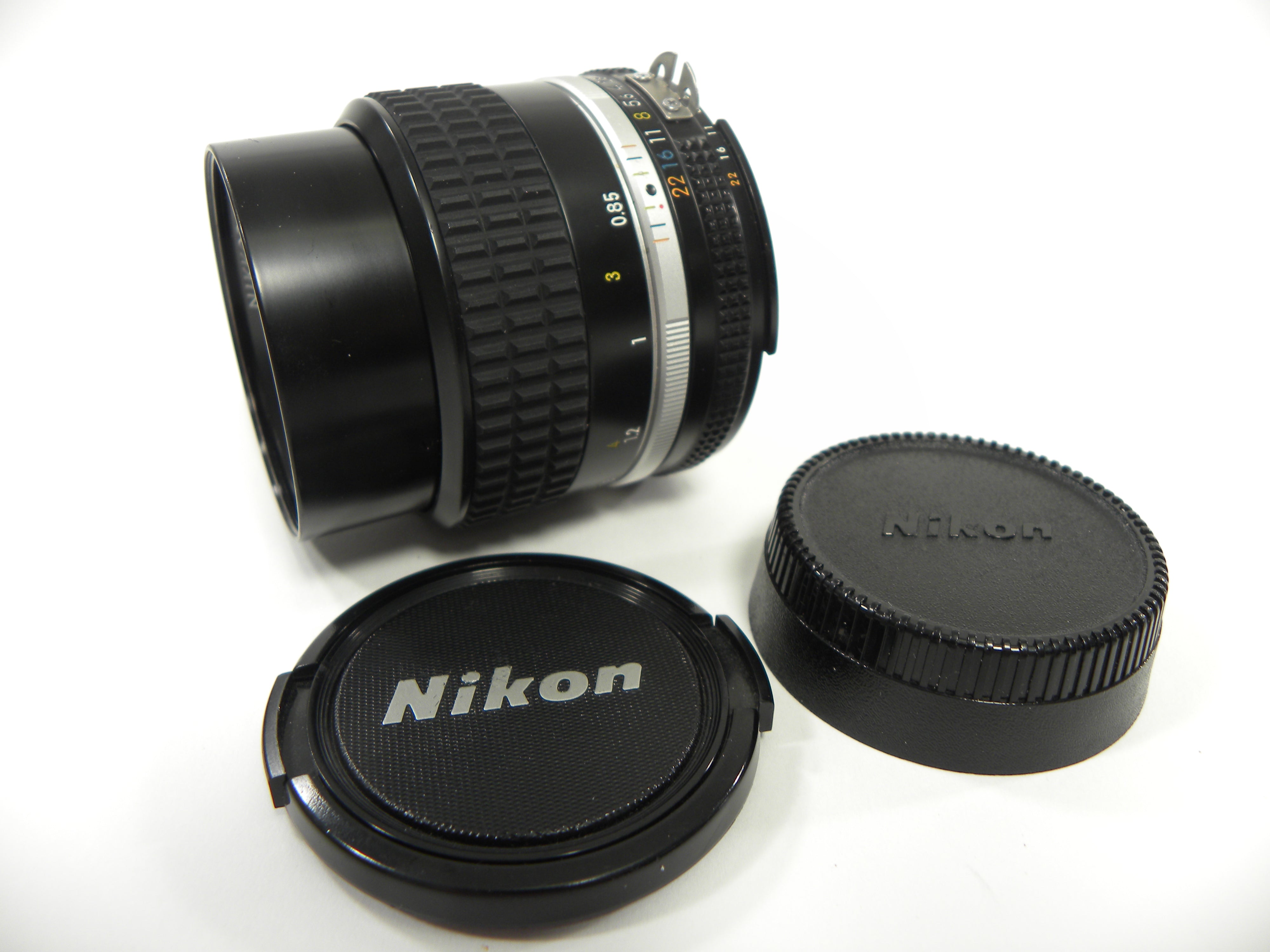 Nikon Nikkor 85mm f2 F Mount Lens