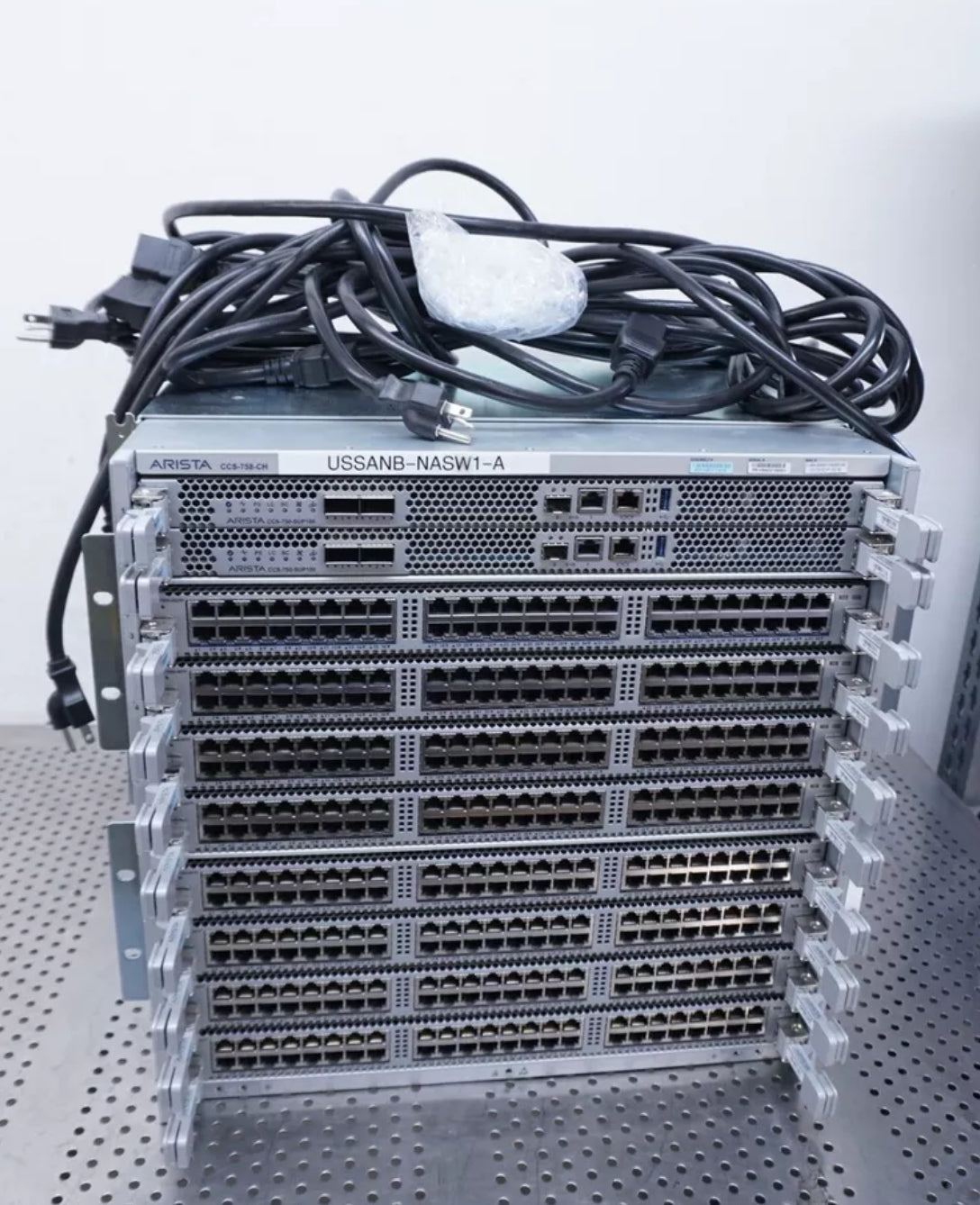 ARISTA CCS-758-CH campus switches With 2x SUP100 1x 750X-48ZXP & 7x 48TP Cards