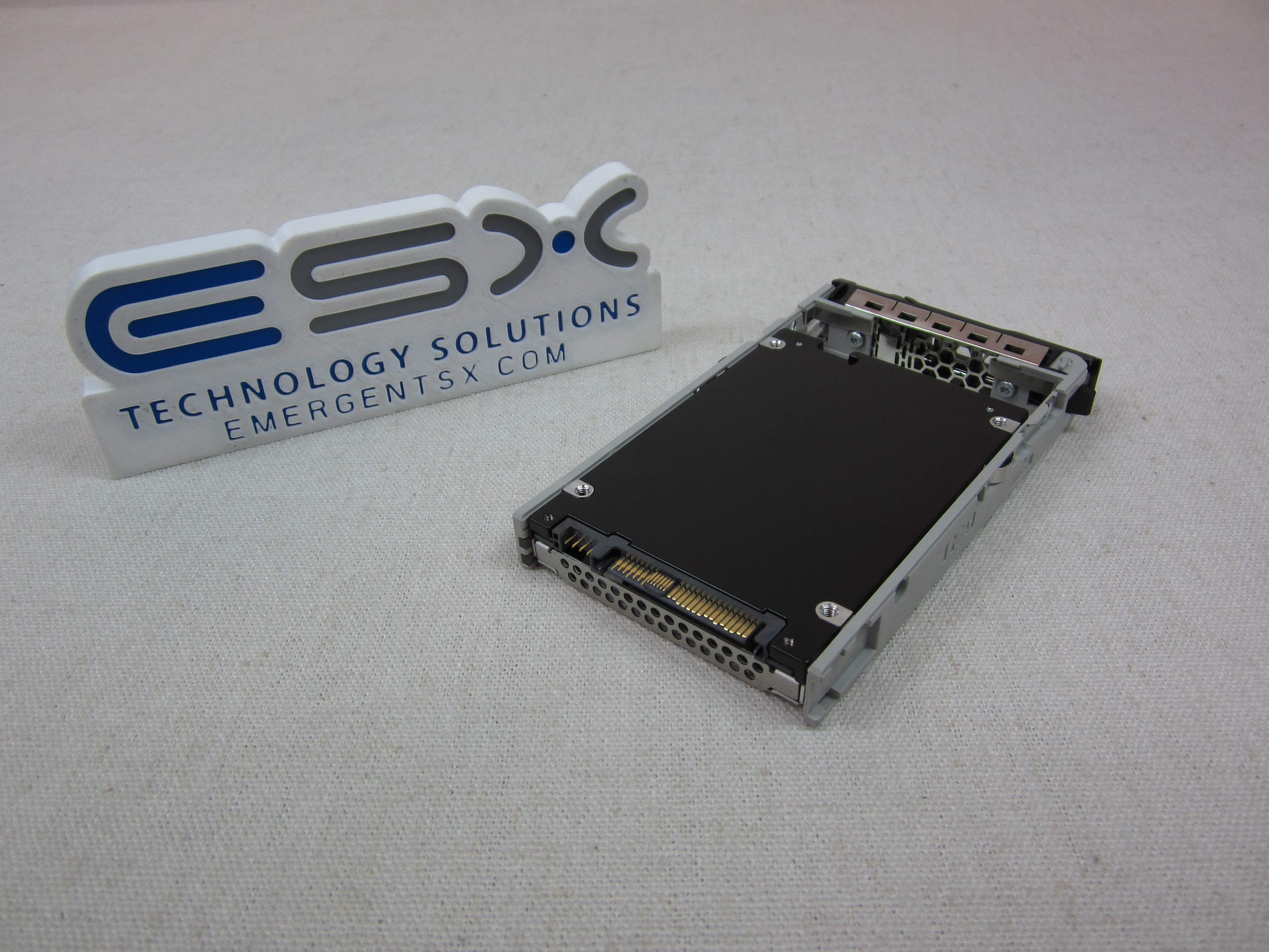 Dell 3PR5C 480GB 12Gb/s 2.5" SAS Mix Use SSD KPM5XVUG480G w/ 13G Tray