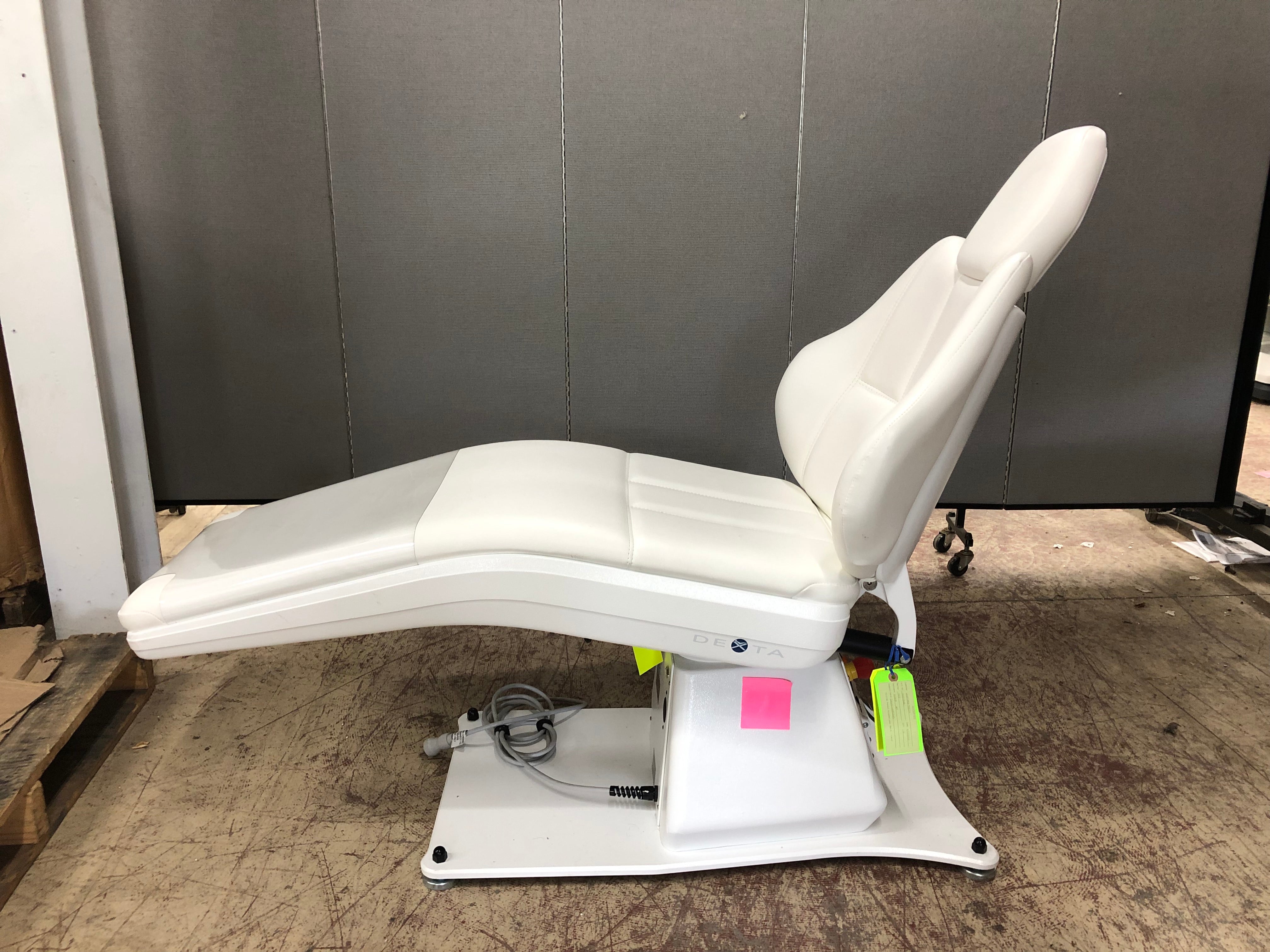 Dexta MK5CE/330E-10 Dental Exam Chair, White, Tested