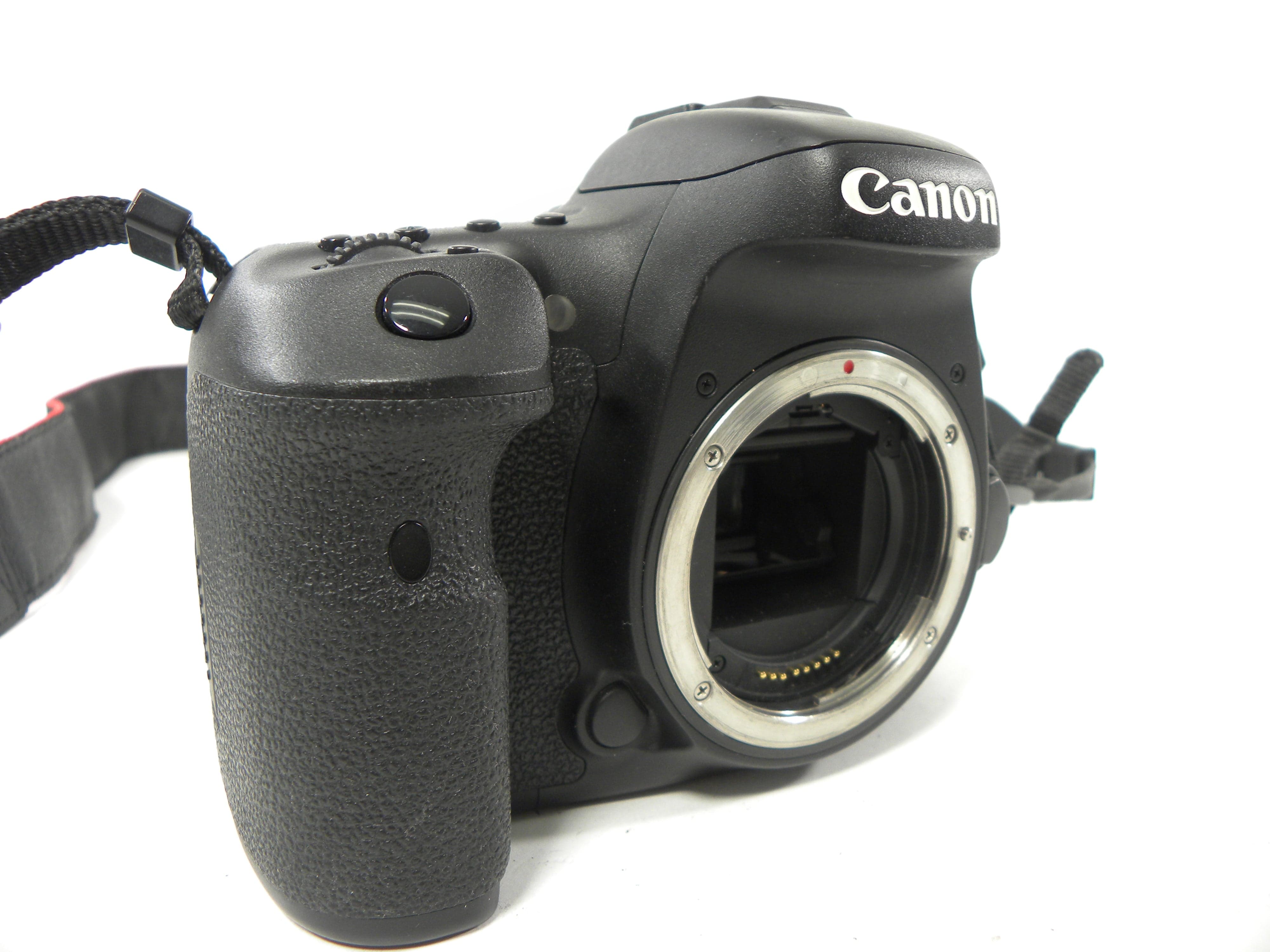 Canon EOS 7D Mark II 20.2mp Digital SLR Body Only Shutter Ct. 265,639