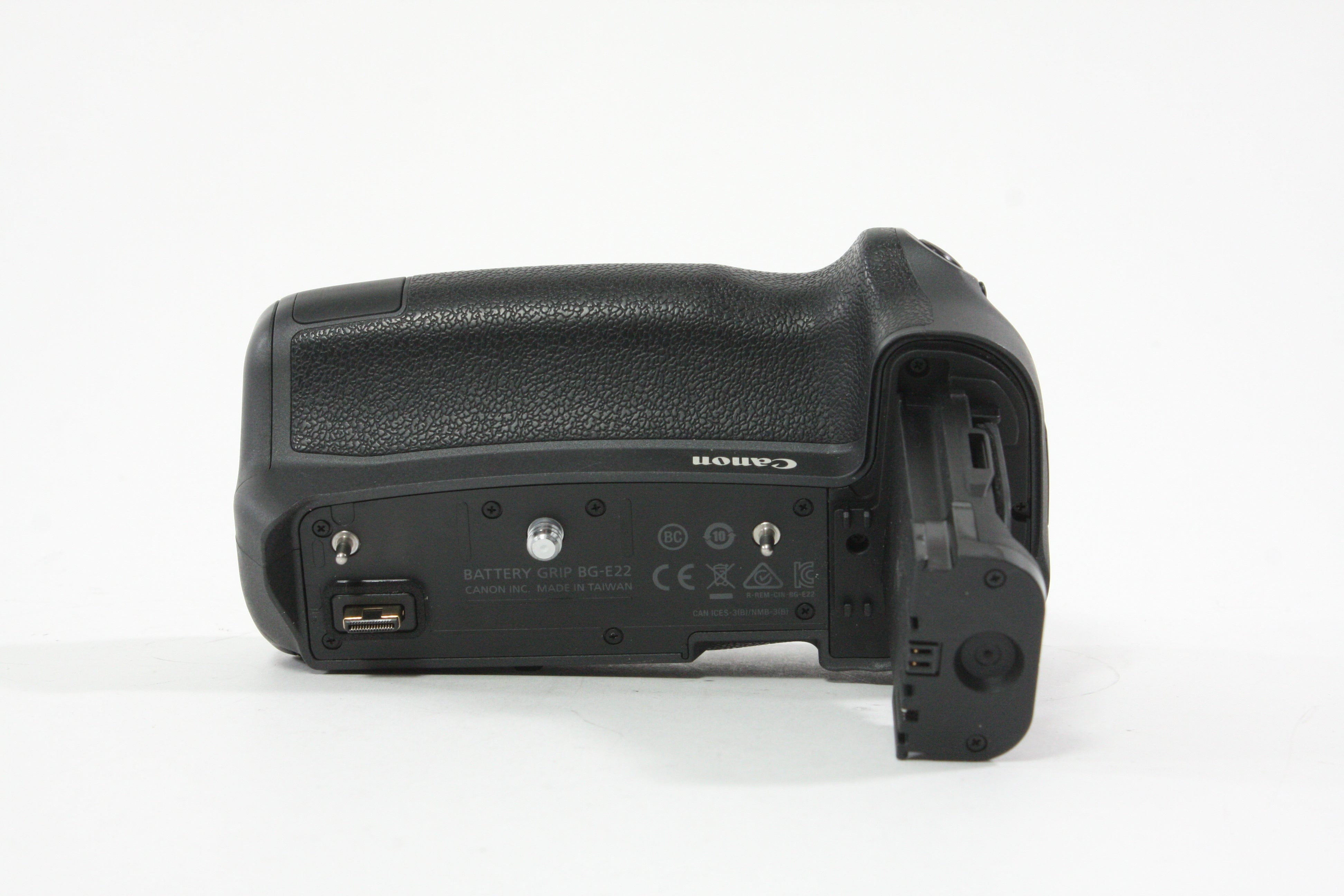 Canon EOS R w/Battery Grip BG-E22 - Shutter Count 62000 or less