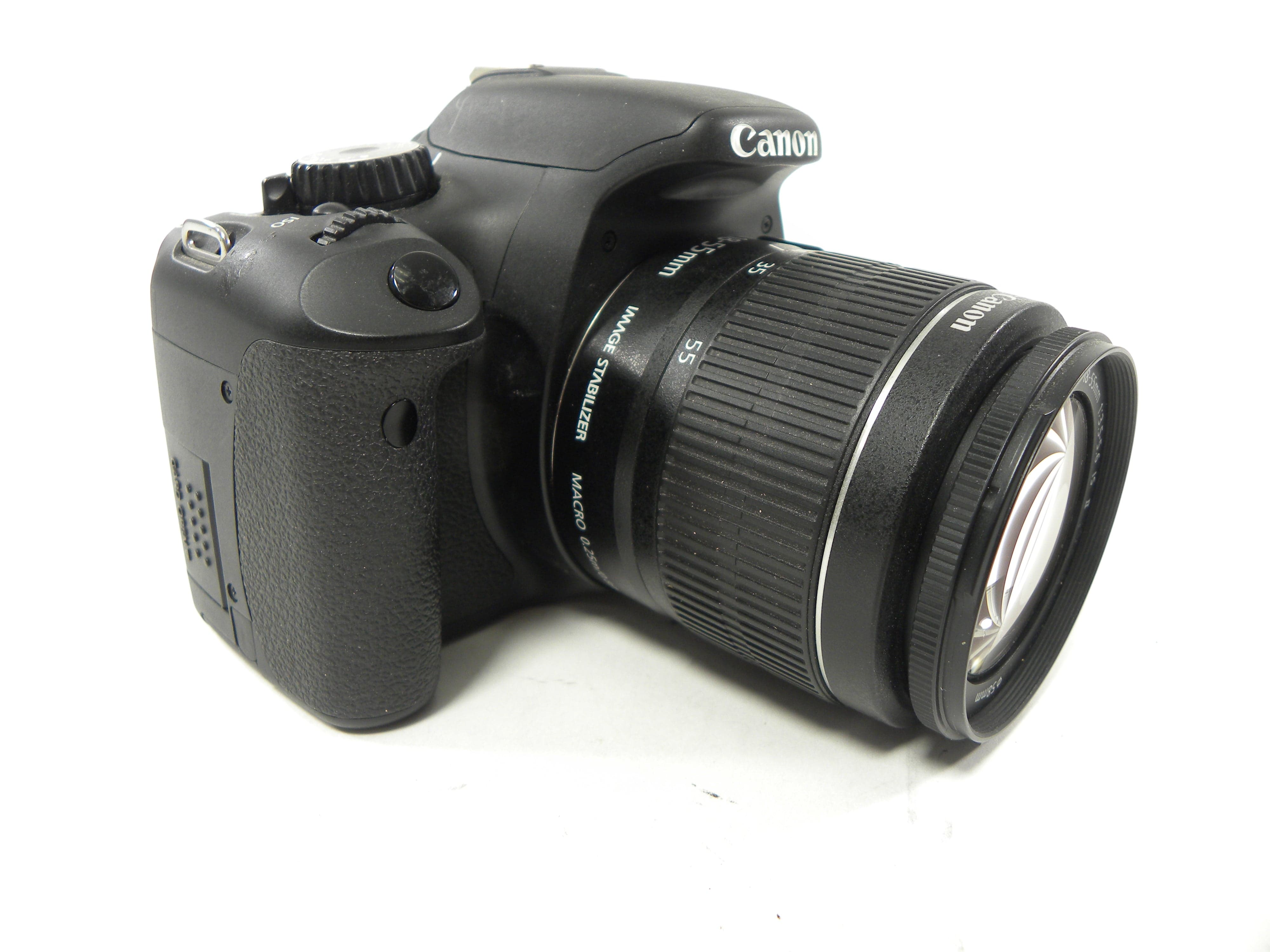 Canon EOS Rebel T2i 18mp Digital SLR w/EF-S 18-55 IS II shutter ct. 2,927