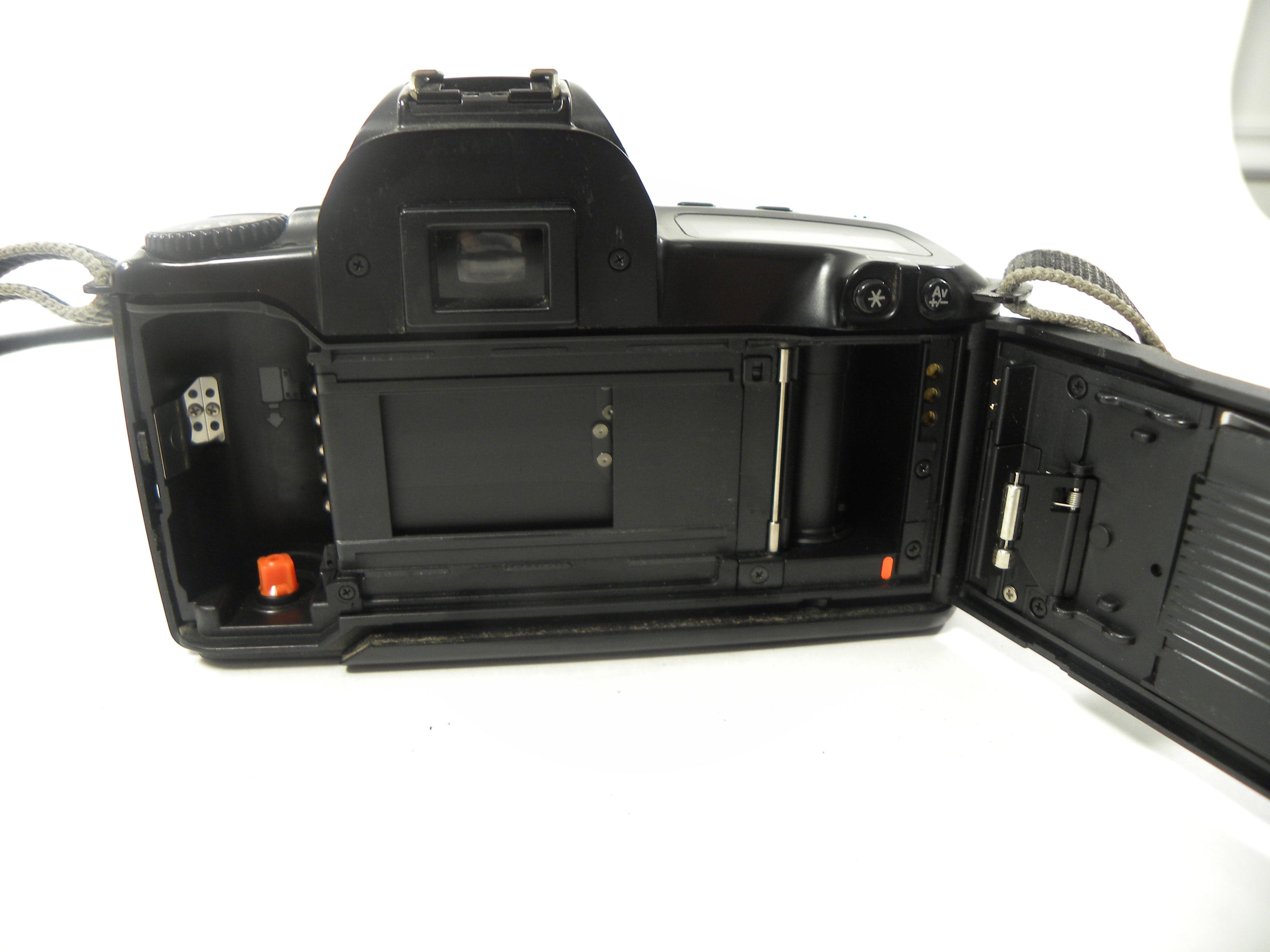 Canon EOS Rebel XS 35mm SLR w/Promaster 28-820mm f3.5-5.6