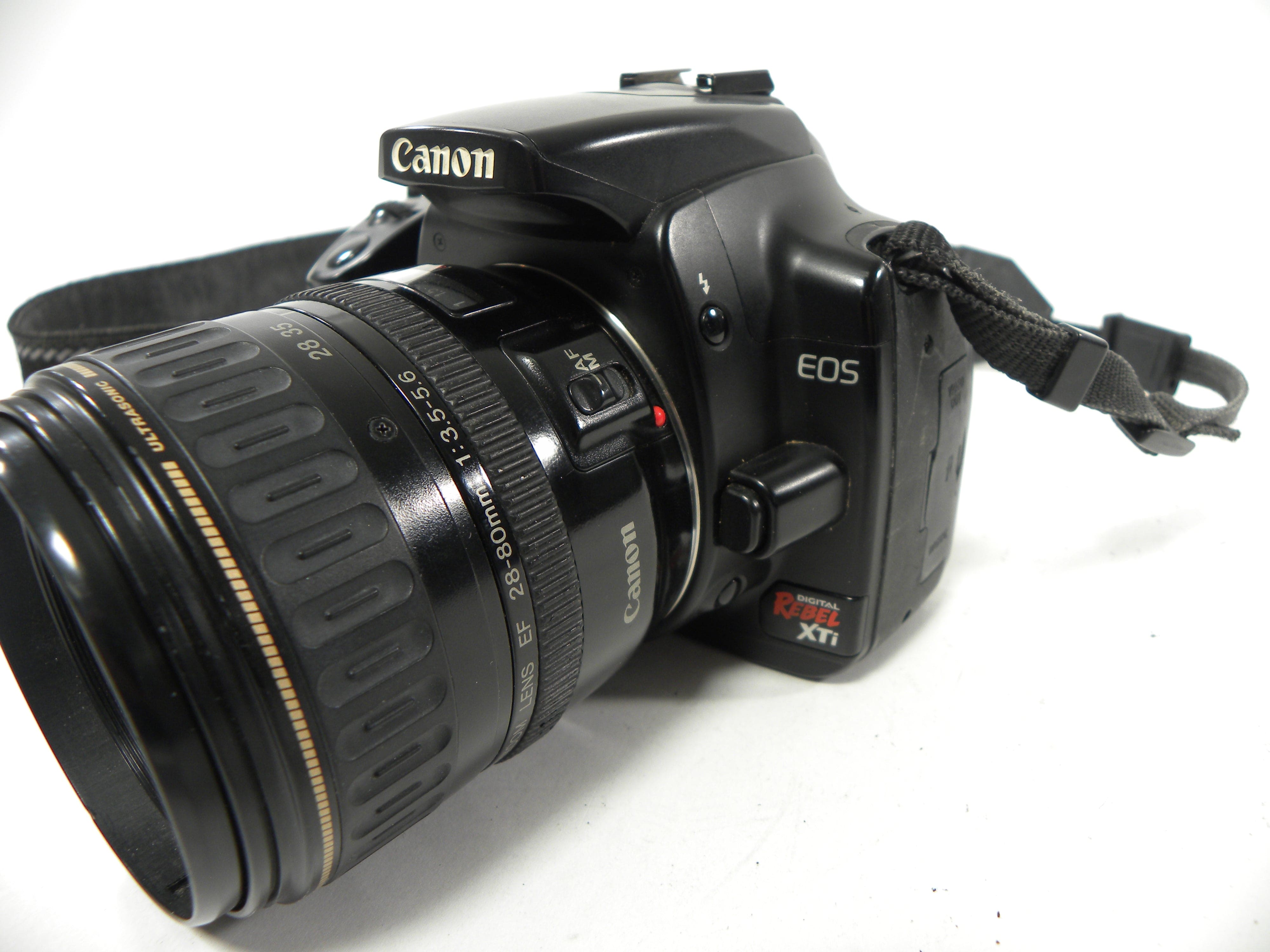 Canon EOS Rebel XTi 10.1mp Digital SLR w/EF Zoom 28-80 f3.5-5.6 USM