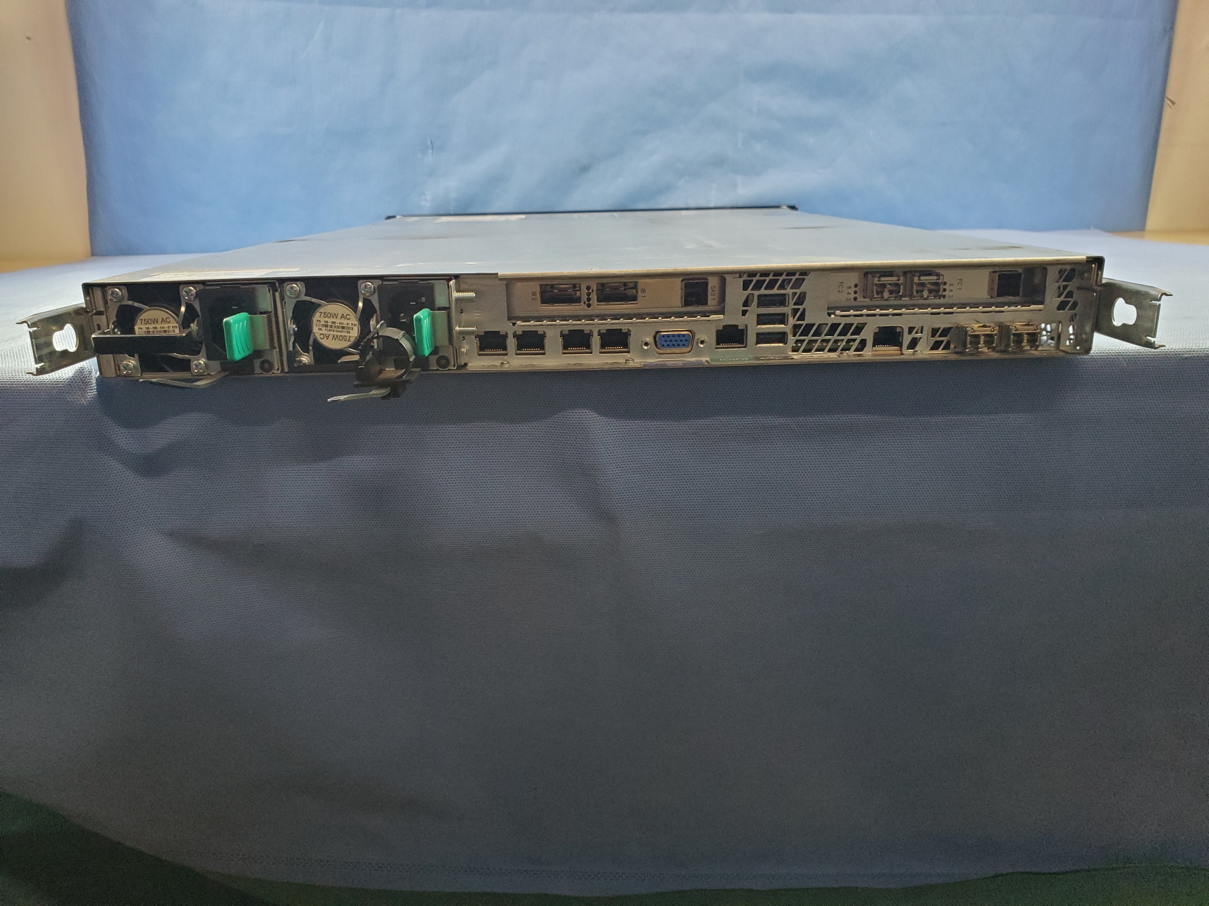 EMC 100-586-018 XtremIO Controller 2x E5-2658, 256GB RAM, 2x 200GB SSD, 2x 900GB