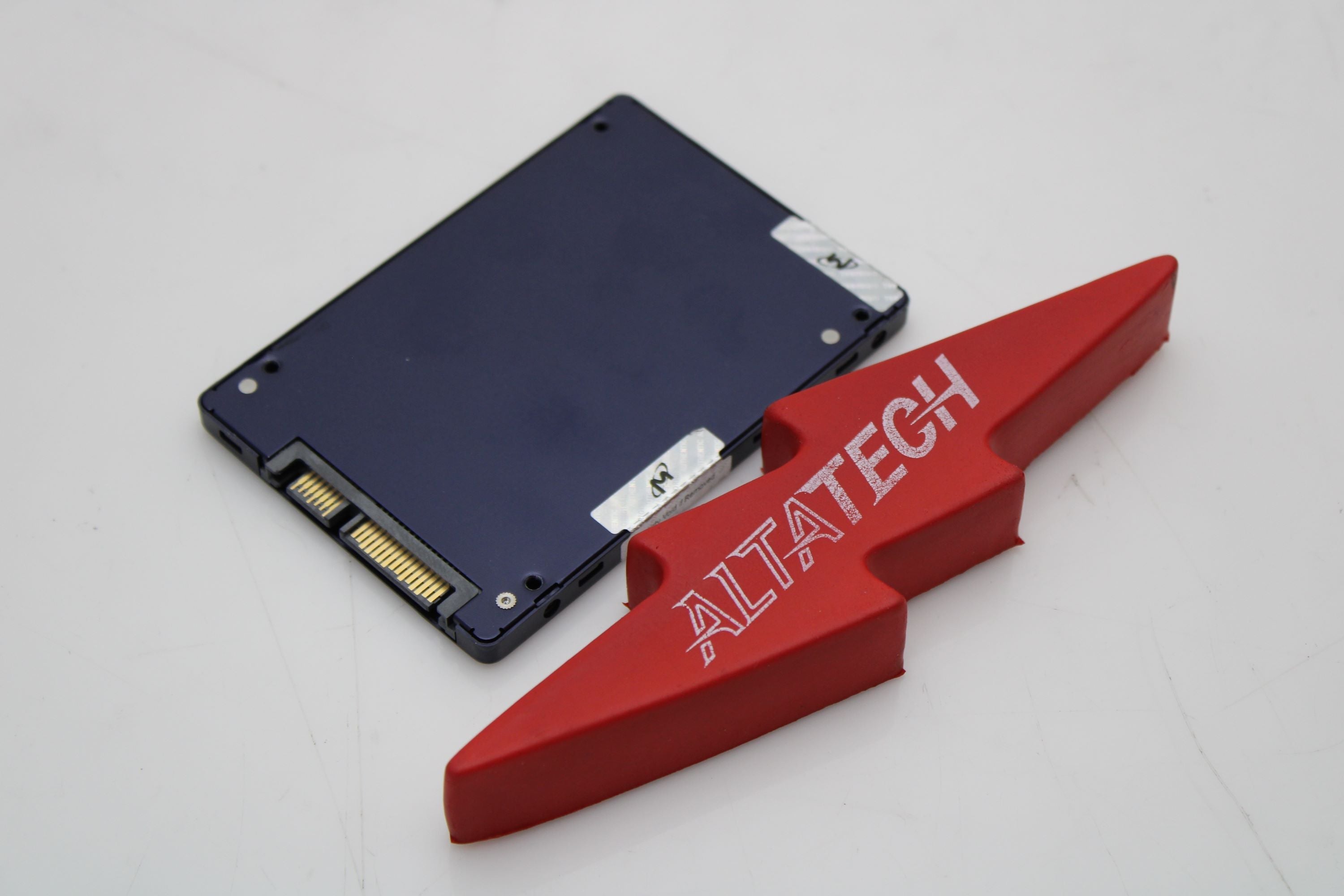 Dell YJJ4K 7.68TB SSD SATA 2.5 6G MTFDDAK7T6TBY
