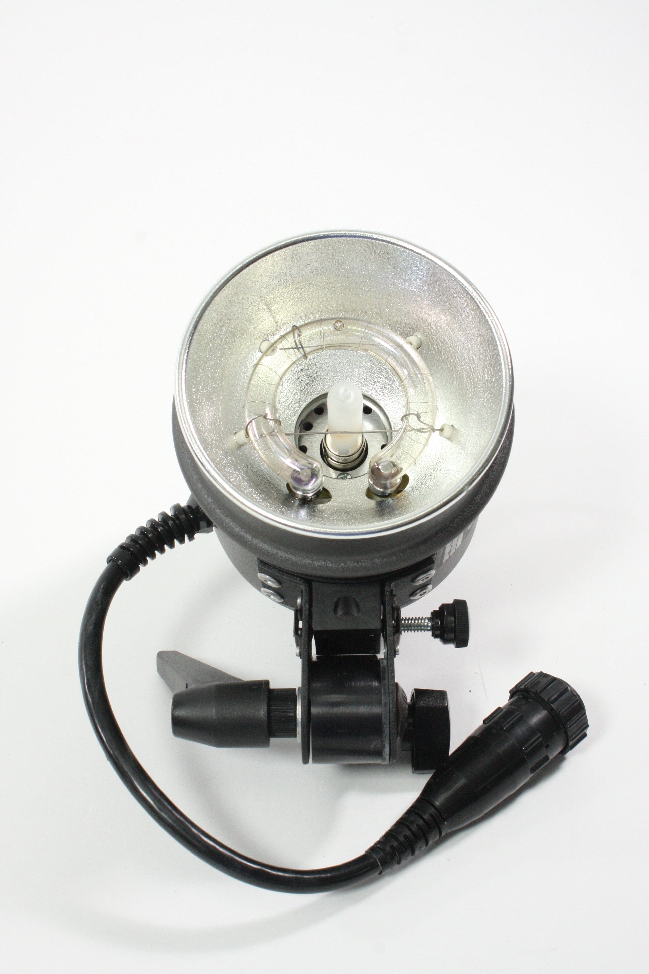 Dynalite 1000 - 2 Strobe Kit with Stands and Umbrellas