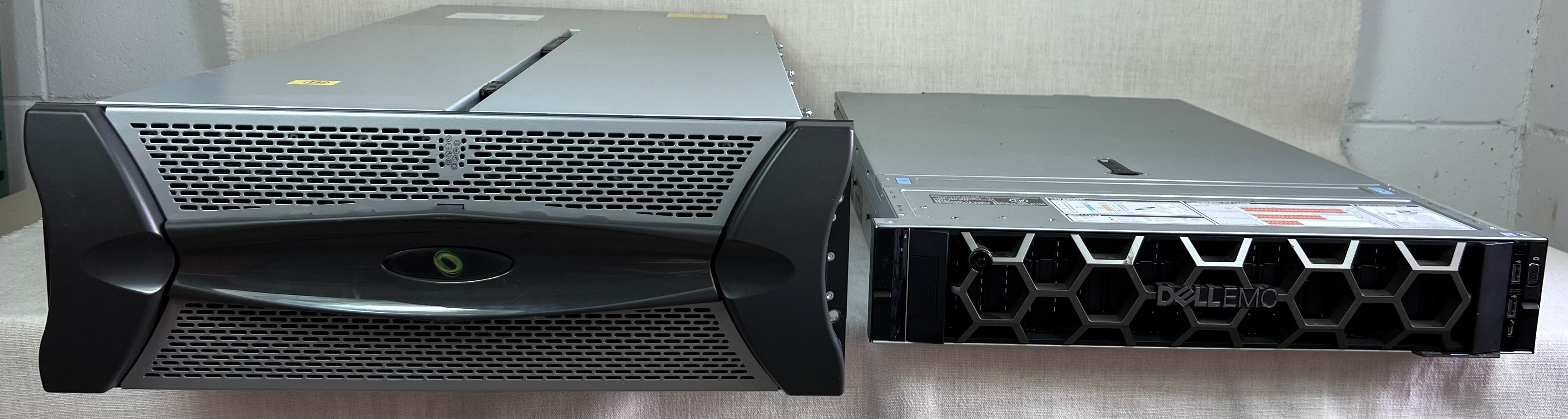 203TB TrueNAS Hybrid Flash Direct Attach Storage Array w/ Dell R740XD Server