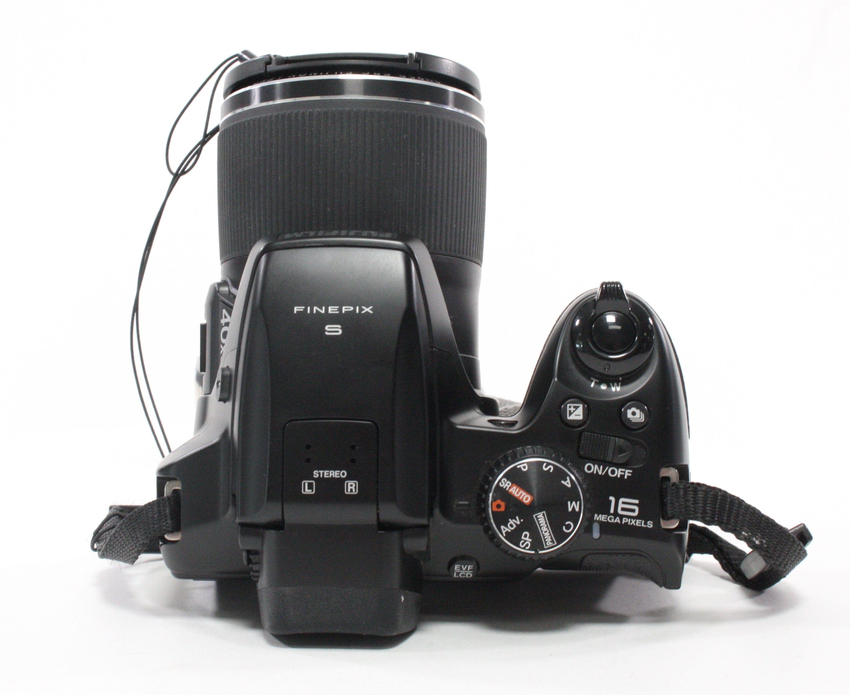 Fujifilm FinePix S8200 Digital Camera (incl case)