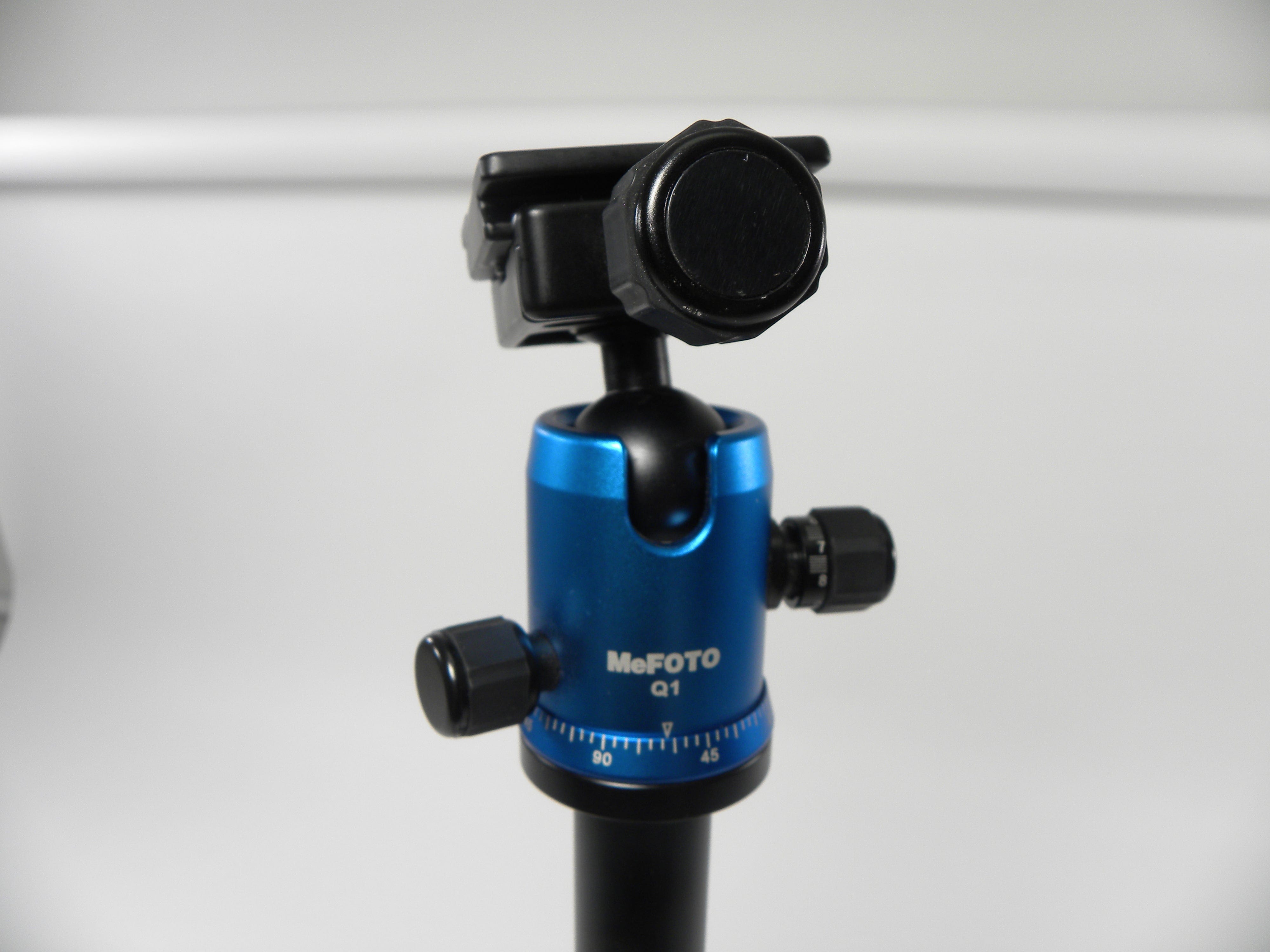 MeFoto A1350 Aluminum Tripod (Blue) w/Q1 Head