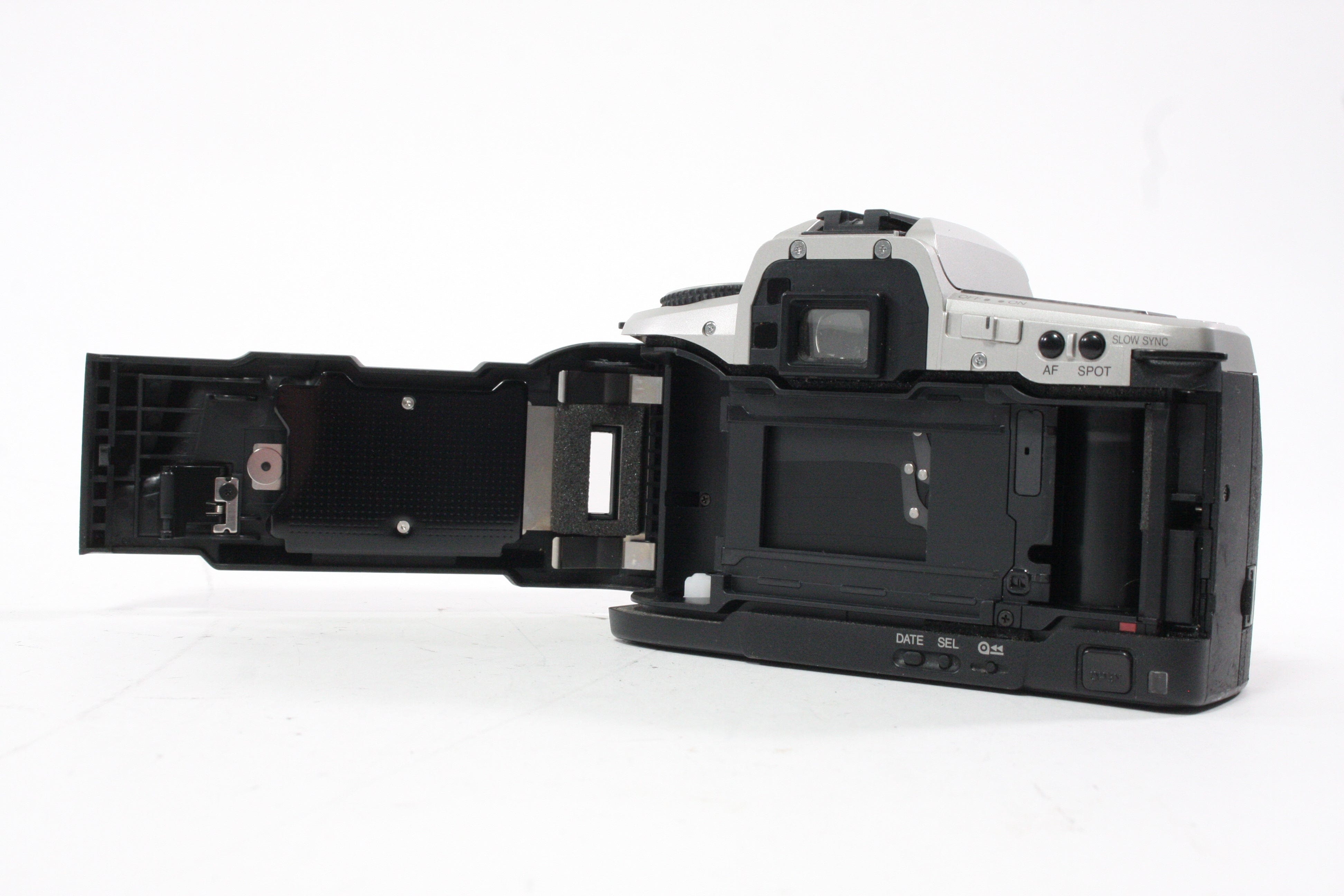 Minolta Maxxum 5 35mm SLR Camera with 50mm f/1.7 Lens