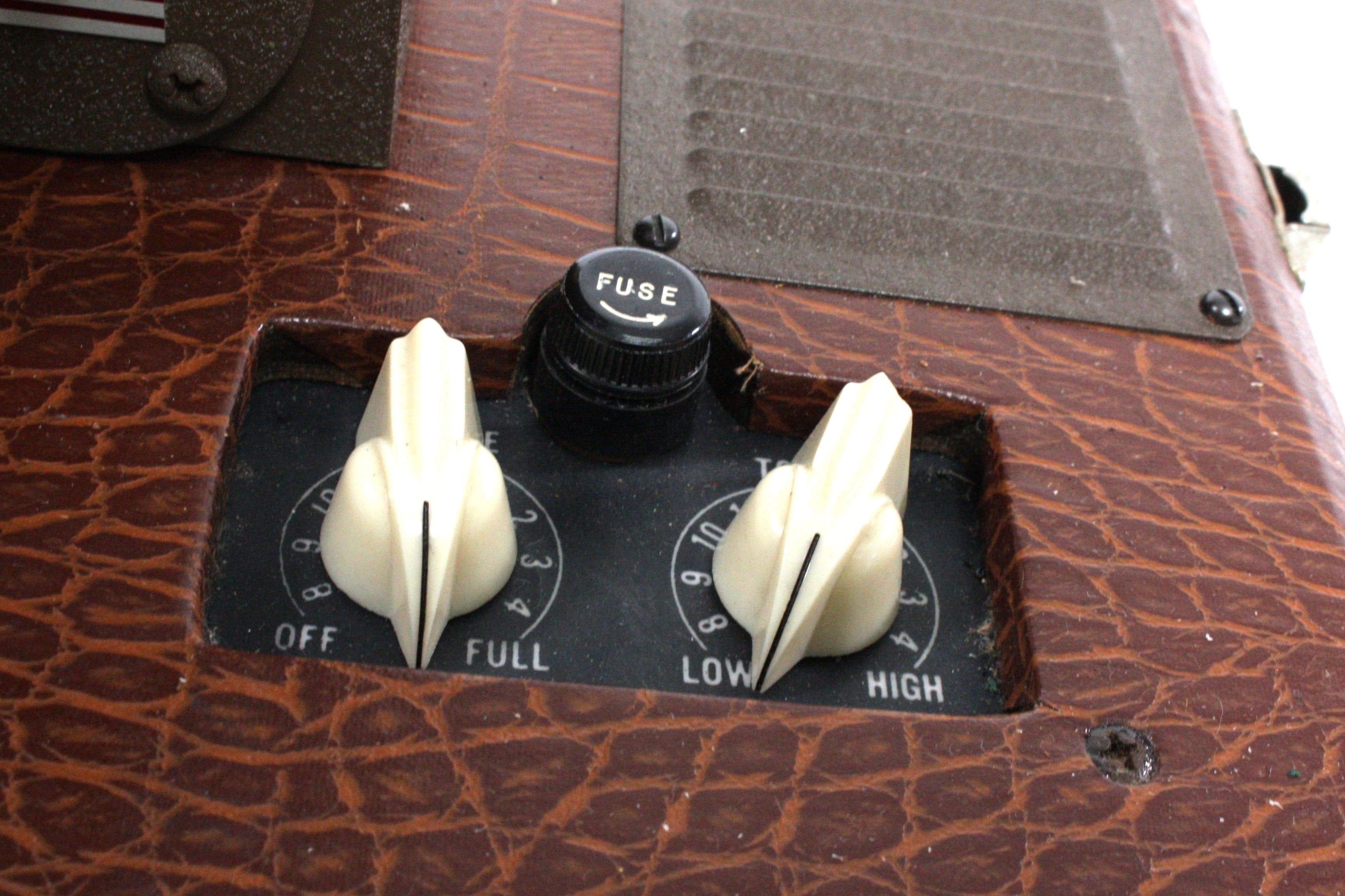 Movie-Mite 16mm Sound-on-Film Art Deco Projector Model 63 LMB
