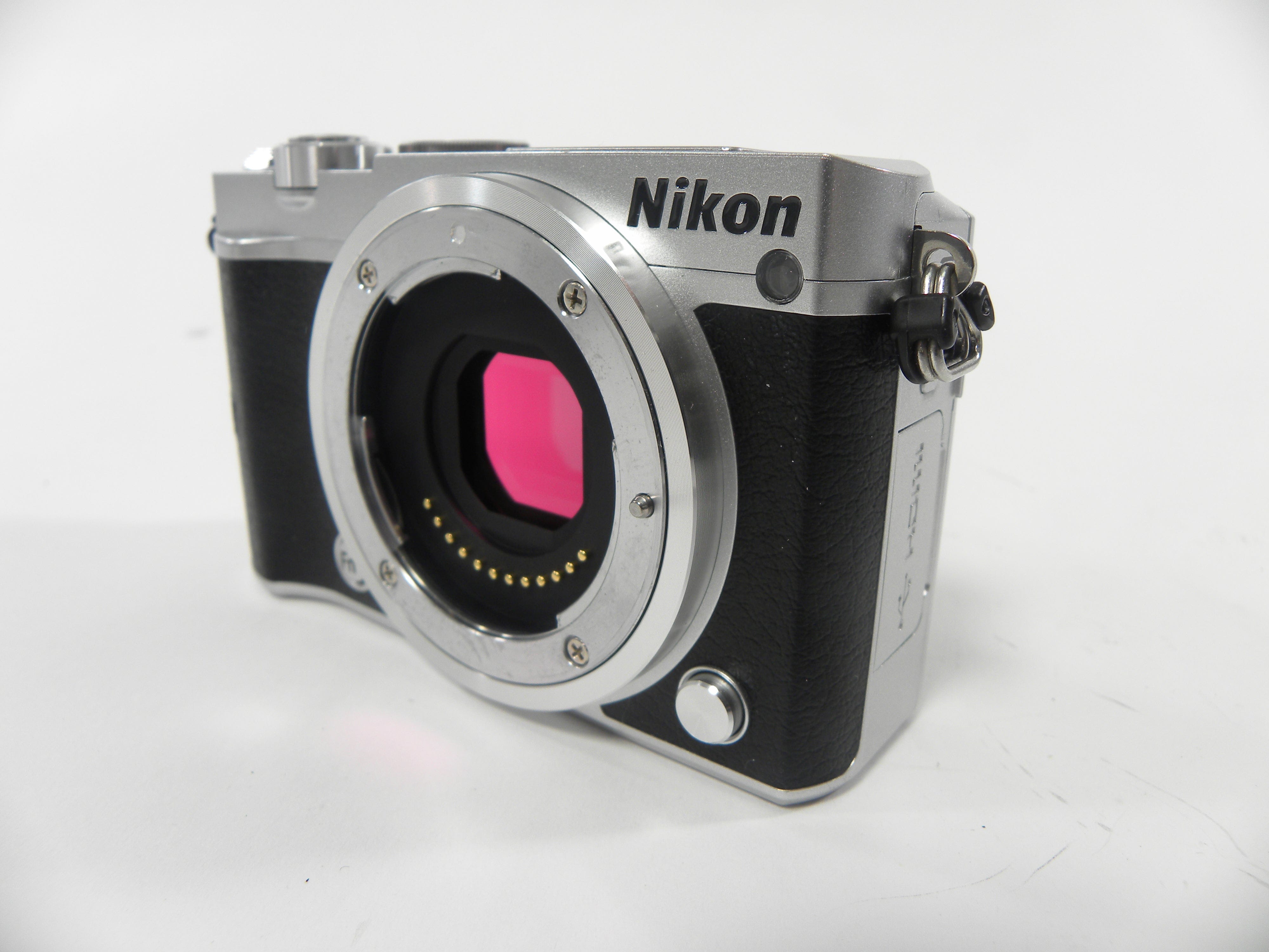 Nikon 1 J5 20.8mp Digital Mirrorless Camera body only shutter ct. 947