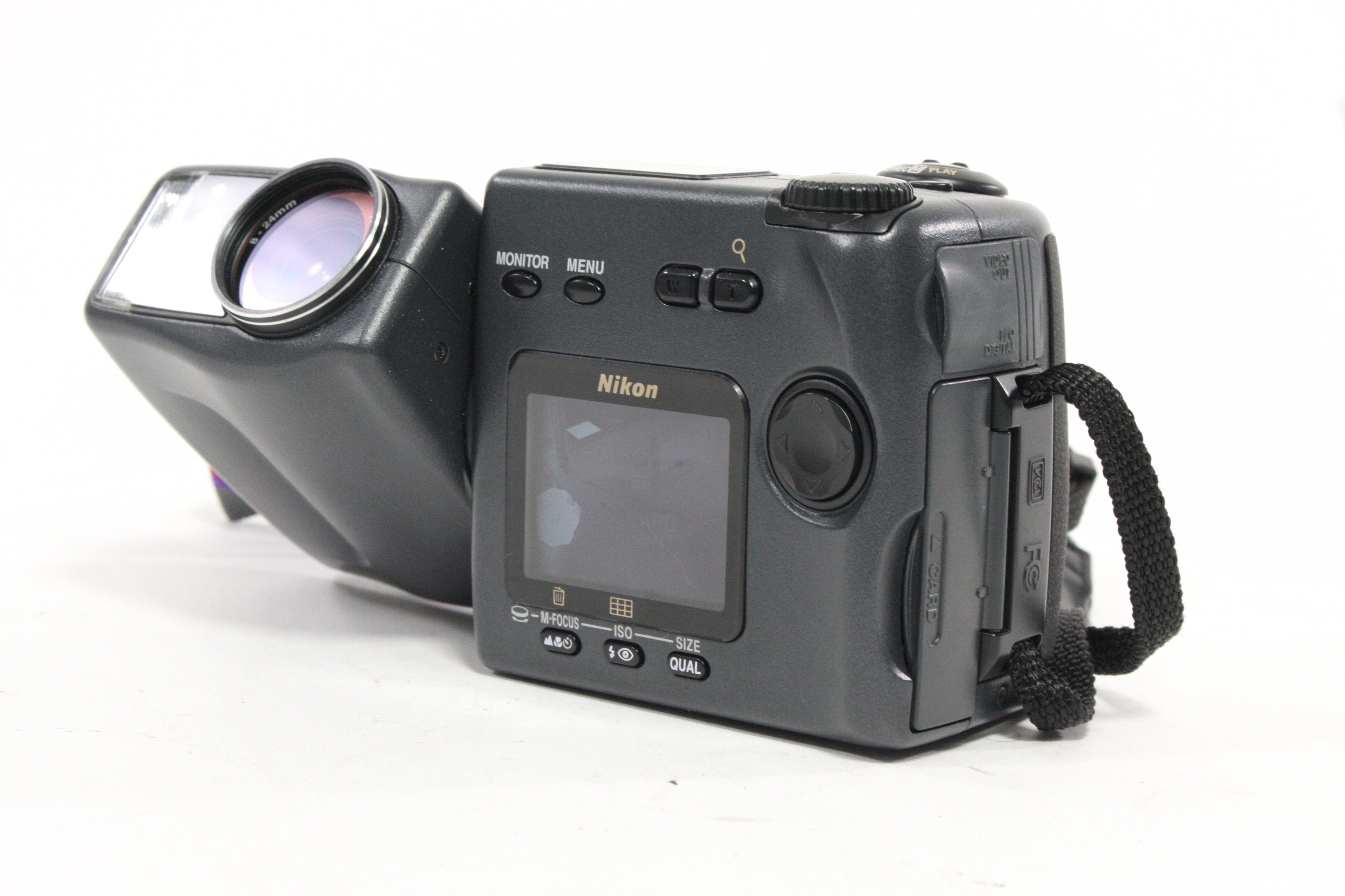 Nikon Coolpix 990 Digital Camera 3x Zoom 3.34mp