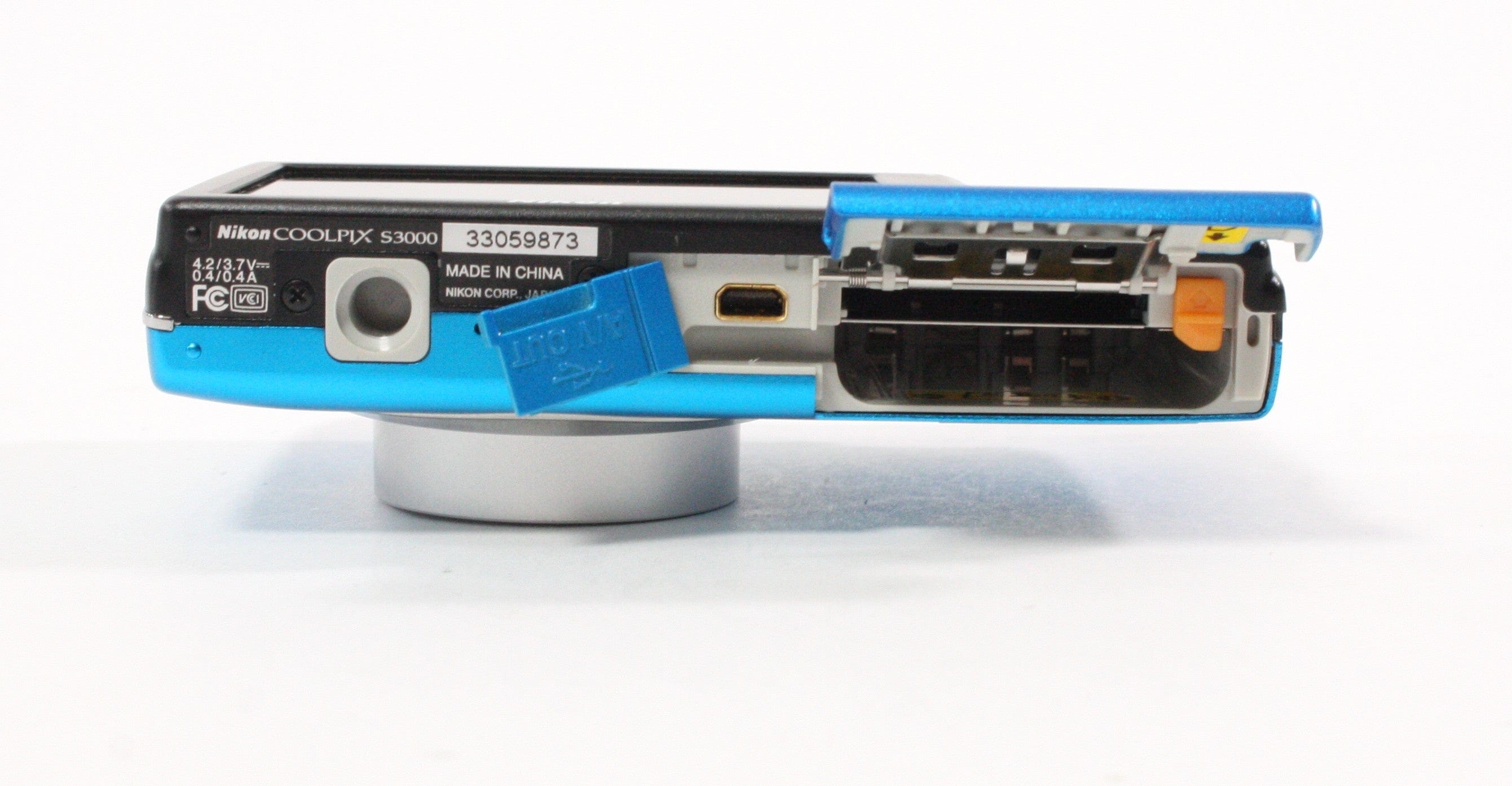 Nikon Coolpix S3000 Digital Camera 4x Zoom 12.0mp (AS-IS Parts or Repairs Only)