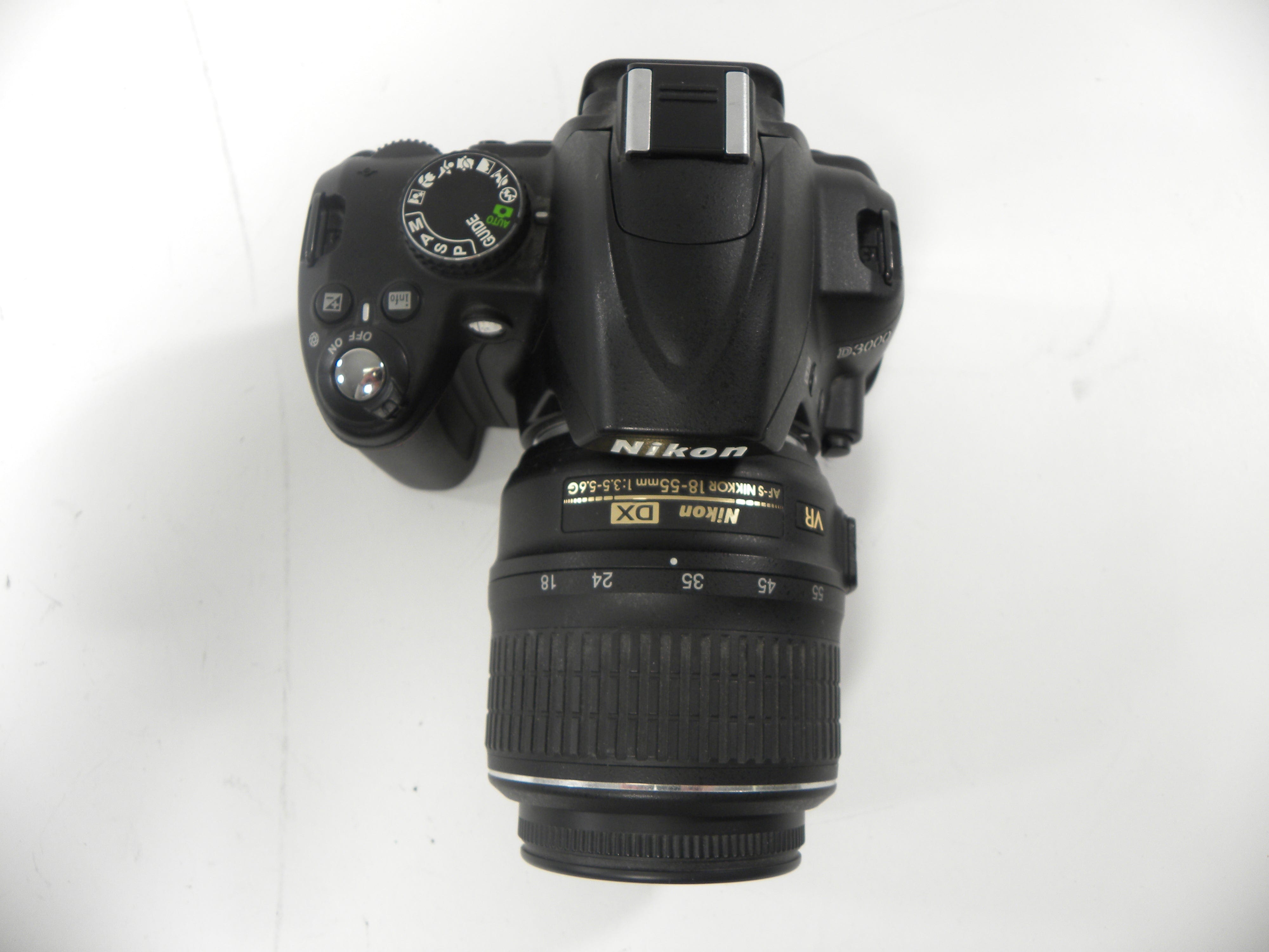 Nikon D3000 10.2mp Digital SLR w/AF-S 18-55 DX VR Shutter Ct. 1,216