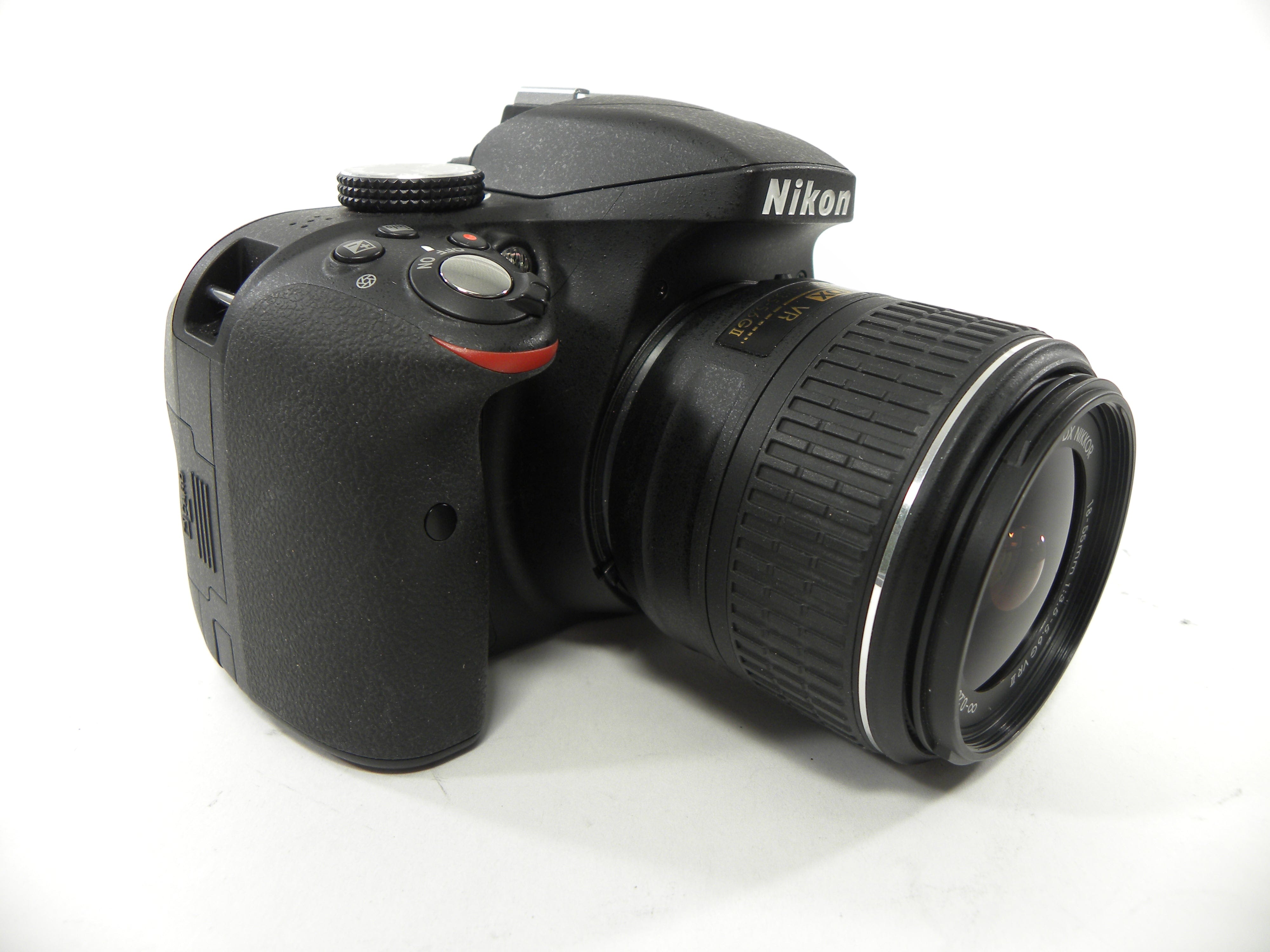 Nikon D3300 24.2mp Digital SLR w/Nikkor AF-S DX VR 18-55 Shutter Ct #750