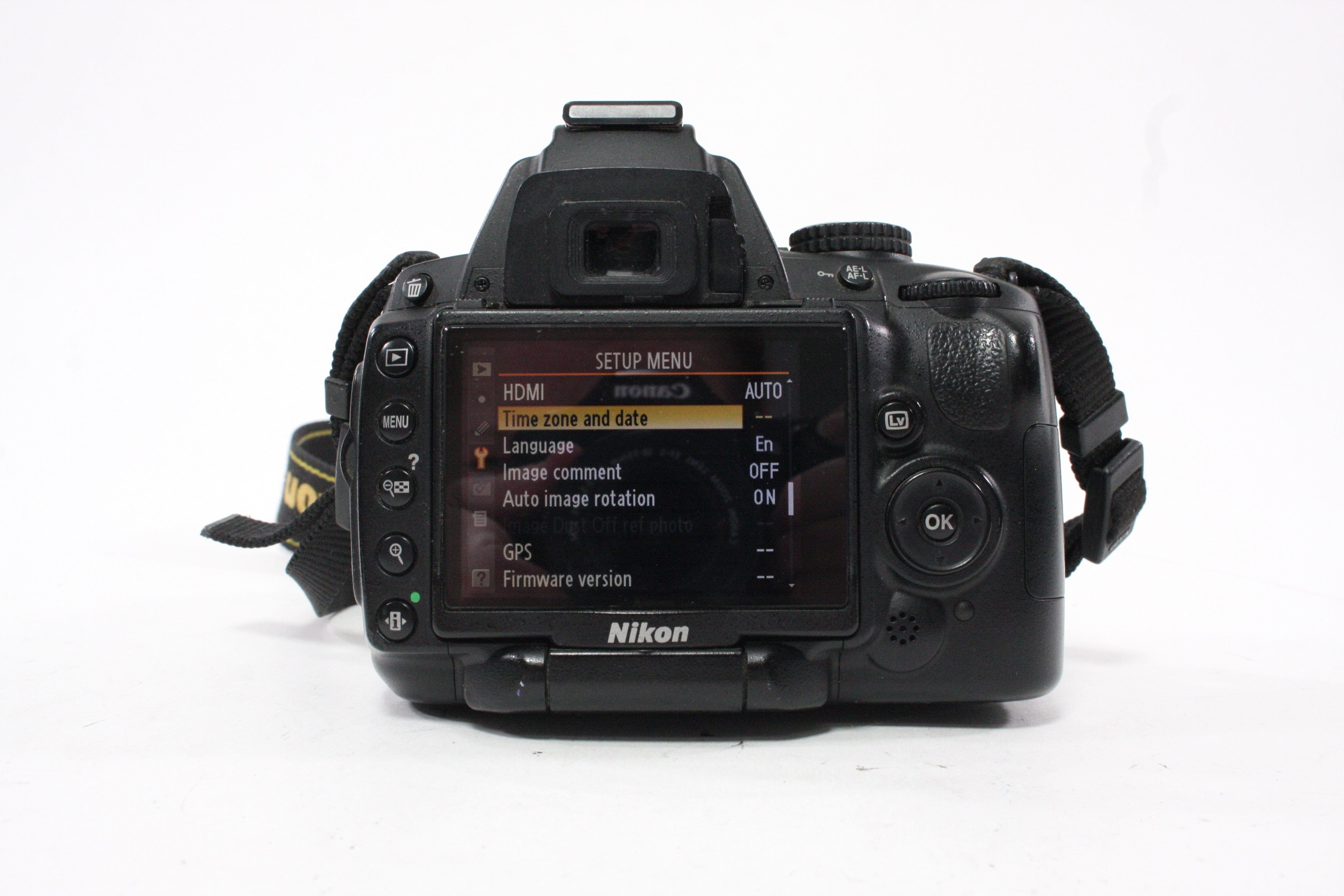 Nikon D5000 DSLR Camera with 18-55 f/3.5-5.6G VR Lens with Shutter Count 10,015