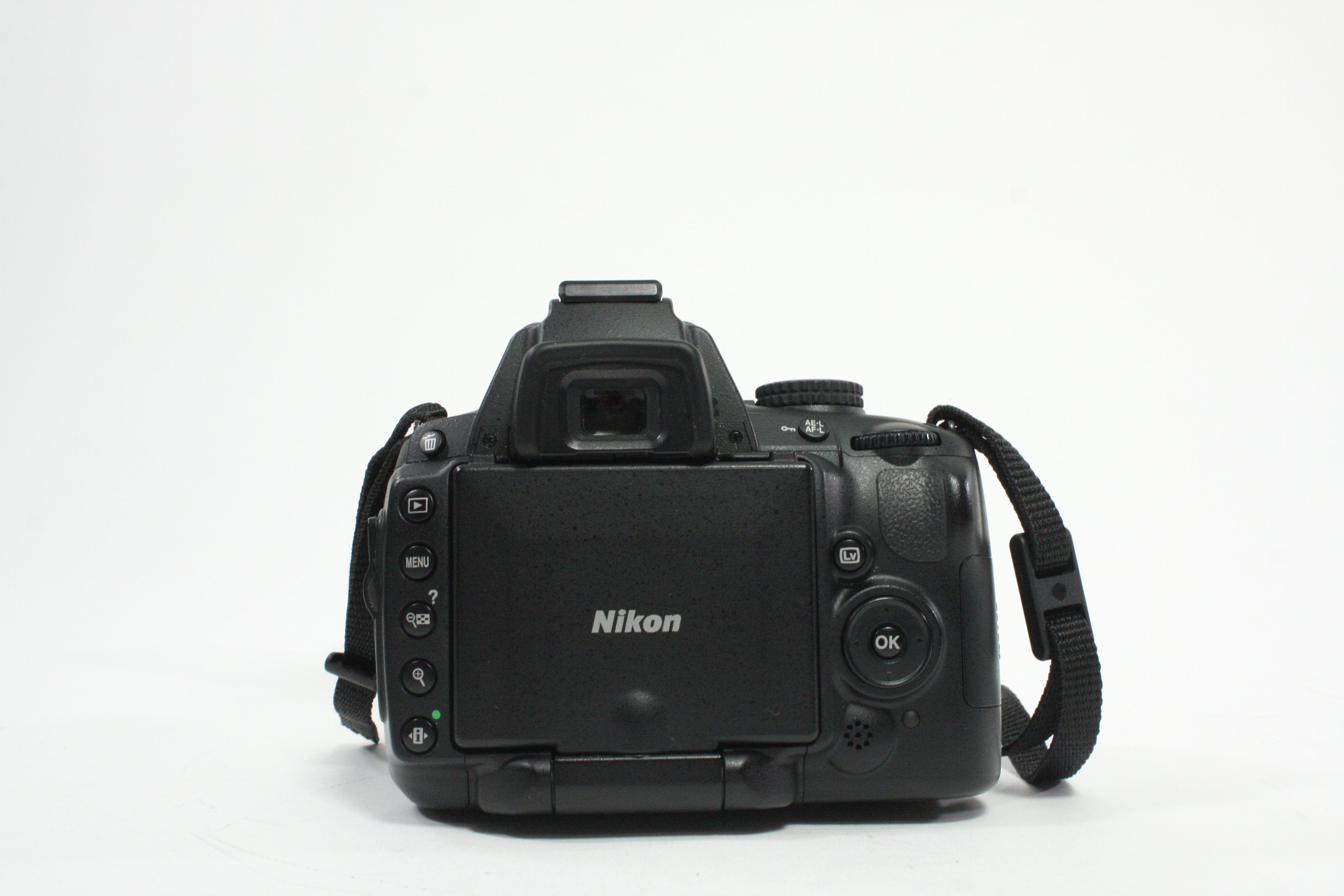 Nikon D5000 DSLR Camera with 18-55mm f/3.5-5.6 G DX VR Lens