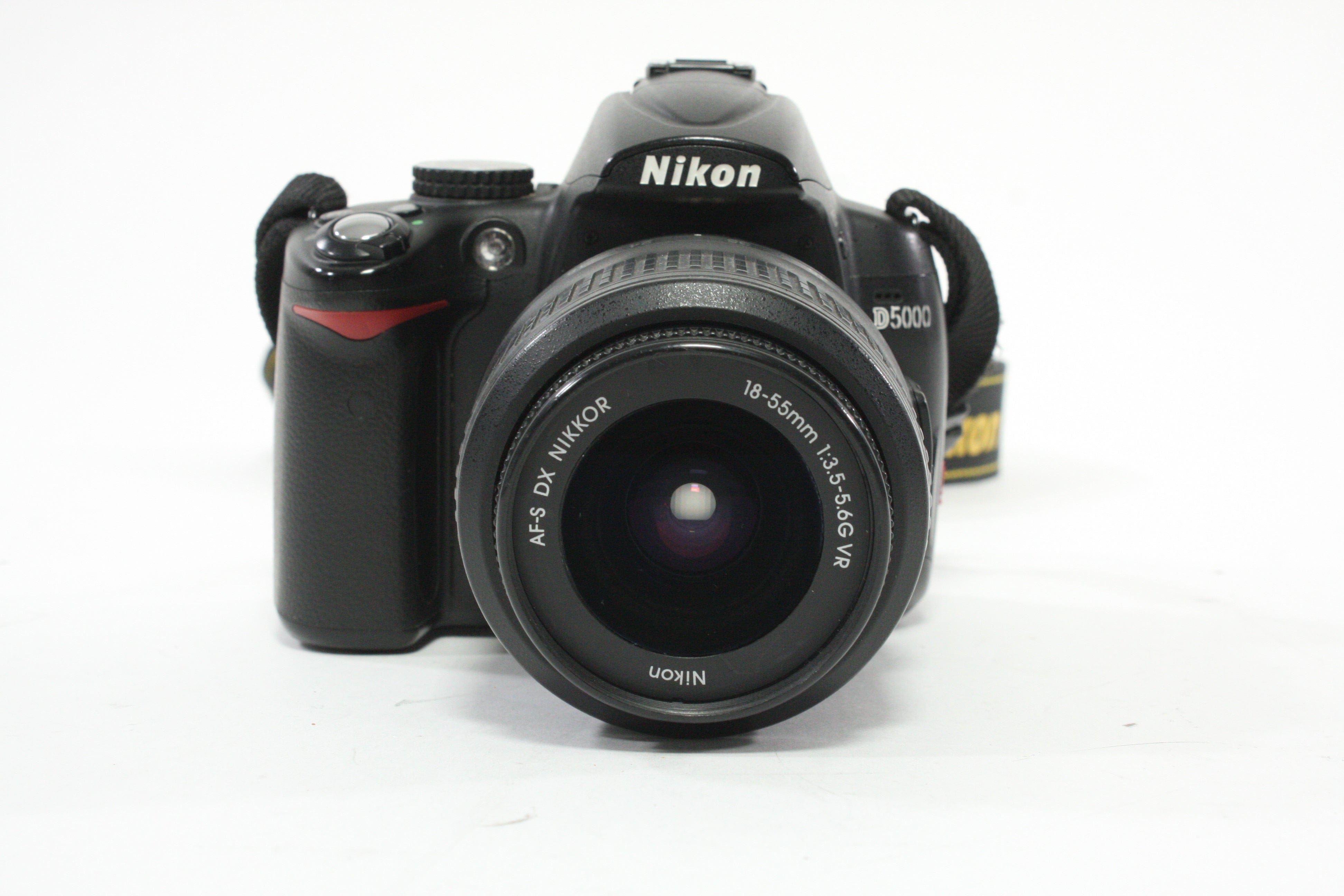 Nikon D5000 DSLR with 18-55mm f/3.5-5.6 G Lens with Shutter Count 26,555