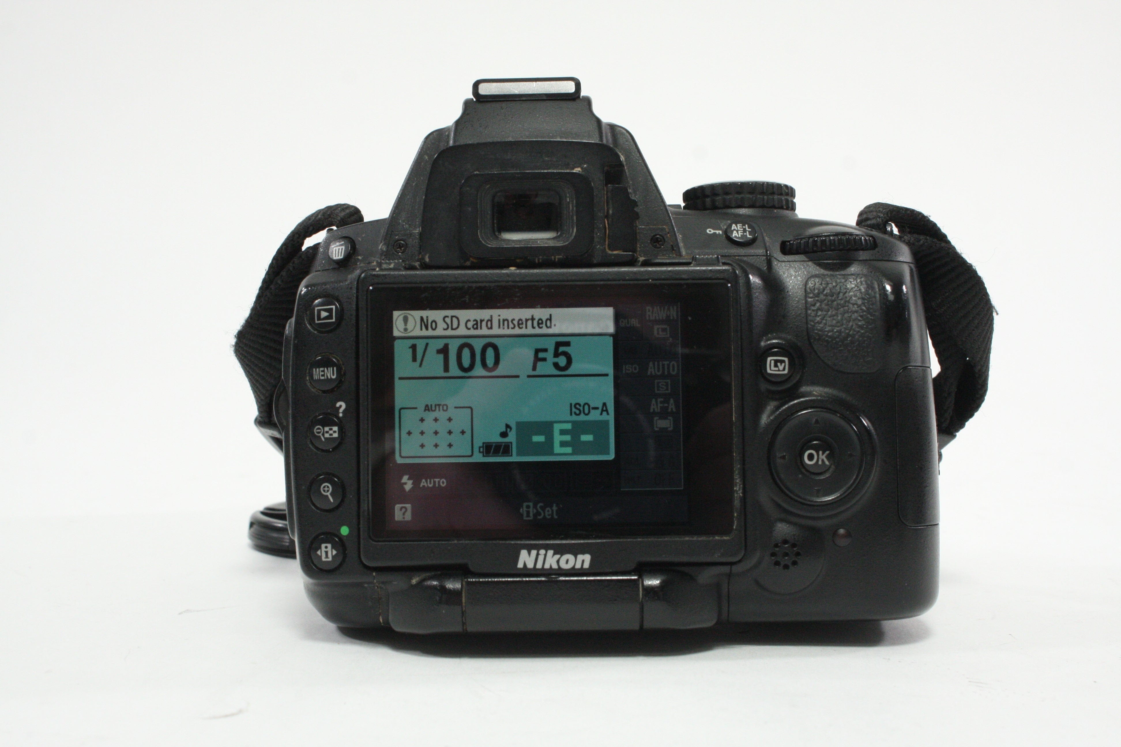 Nikon D5000 DSLR with 18-55mm f/3.5-5.6 G Lens with Shutter Count 26,555