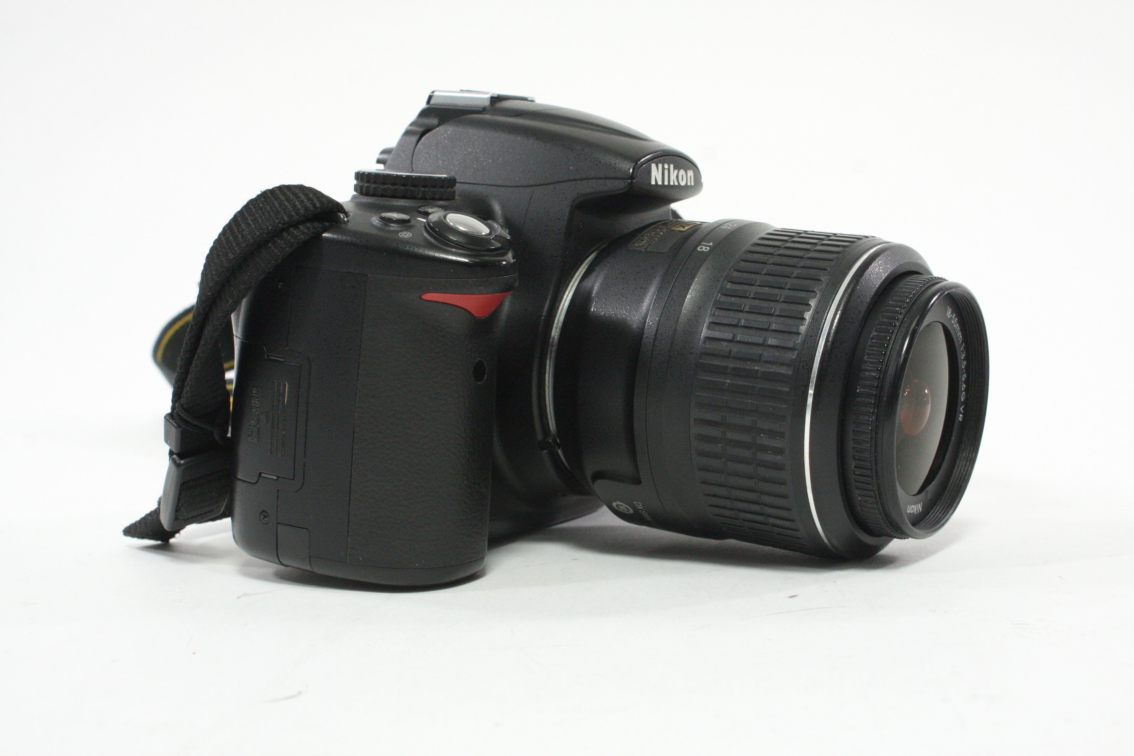Nikon D5000 DSLR with 18-55mm f/3.5-5.6 G Lens with Shutter Count 26,555