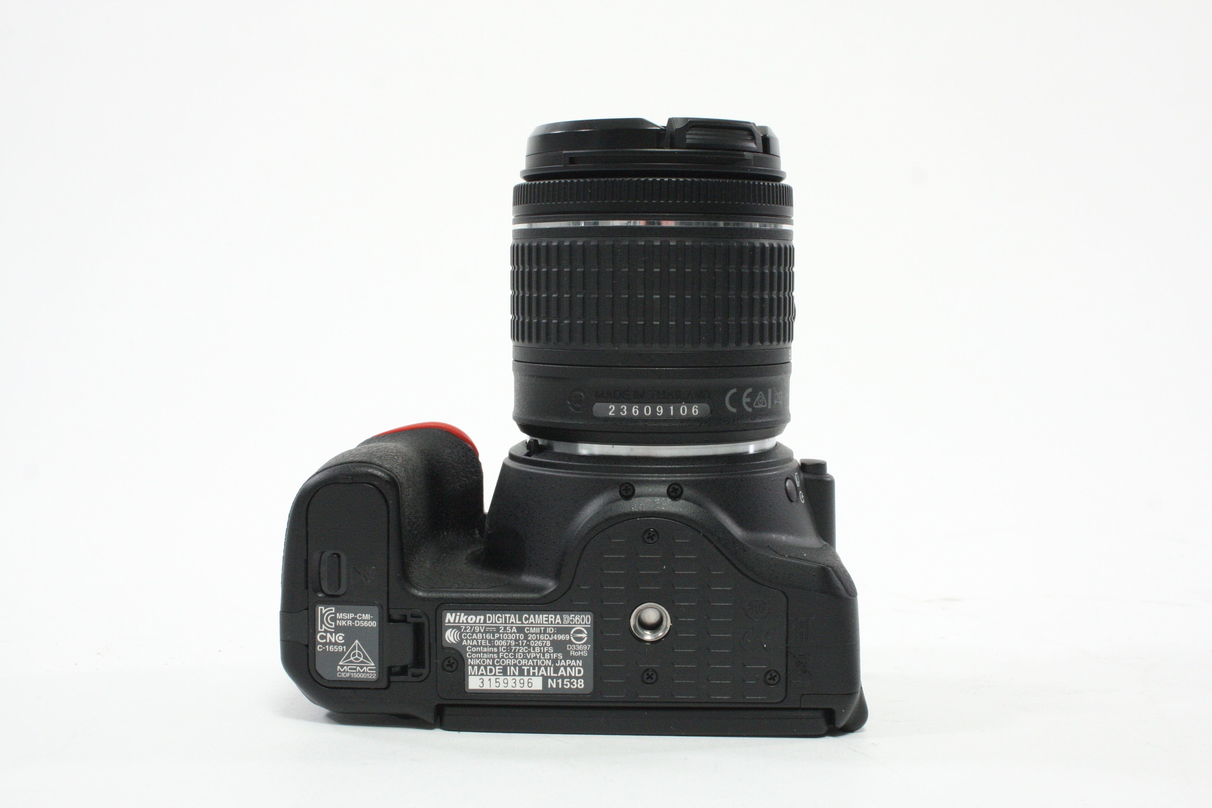 Nikon D5600 DLSR with 18-55mm f/3.5-5.6 AF-P Lens with Shutter Count ONLY 116!