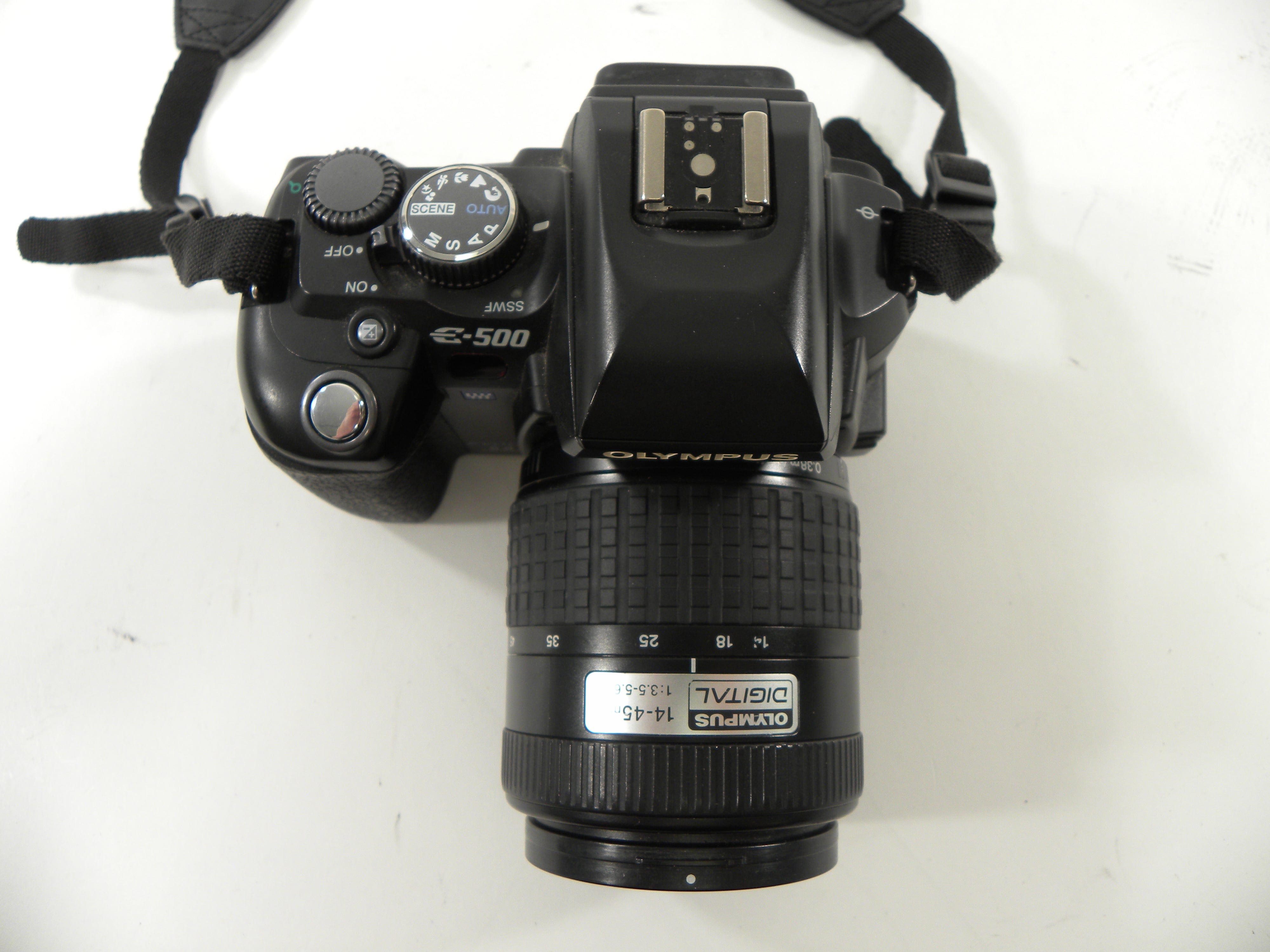 Olympus Evolt E-500 8mp Digital SLR w/Olympus Zuiko 14-45 Shutter Ct. 11,593