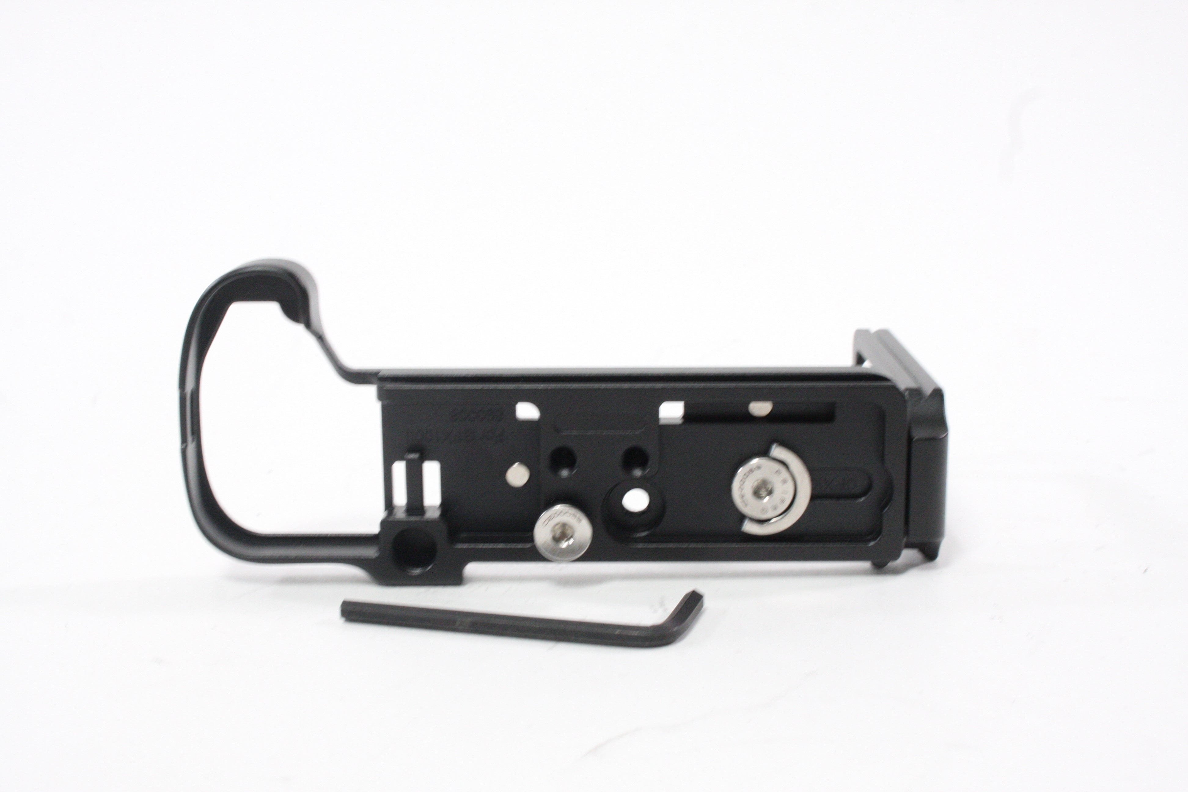 PEIPRO Metal Quick Release L-Bracket Hand Grip Plate for Fuji Fujifilm GFX100II USED