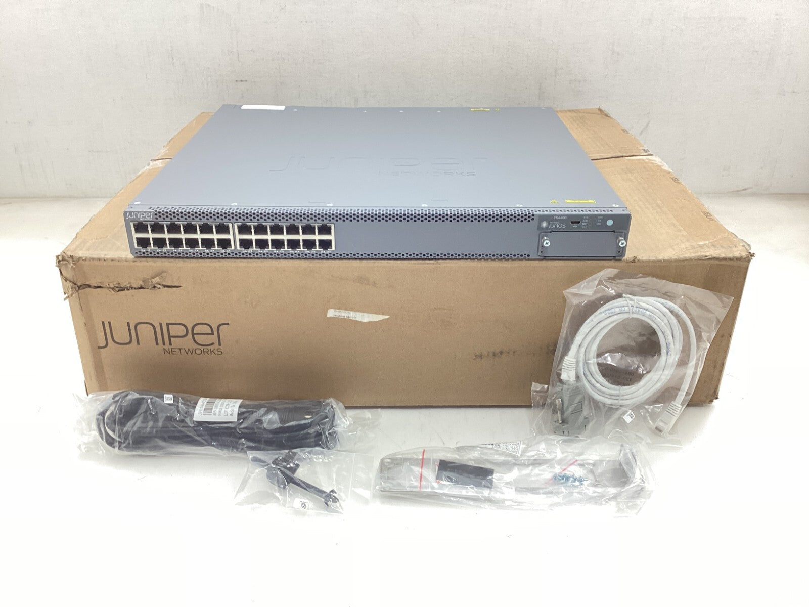 Juniper Networks EX4400-24T 24-Port Managed Switch - Rack-mountable