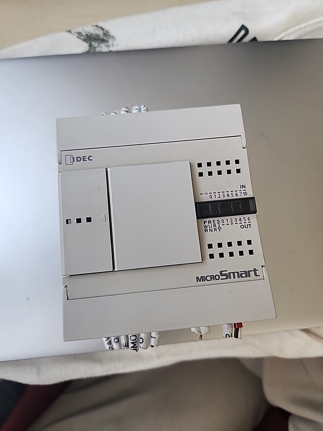 IDEC FC4A-C16R2C MicroSmart Controller