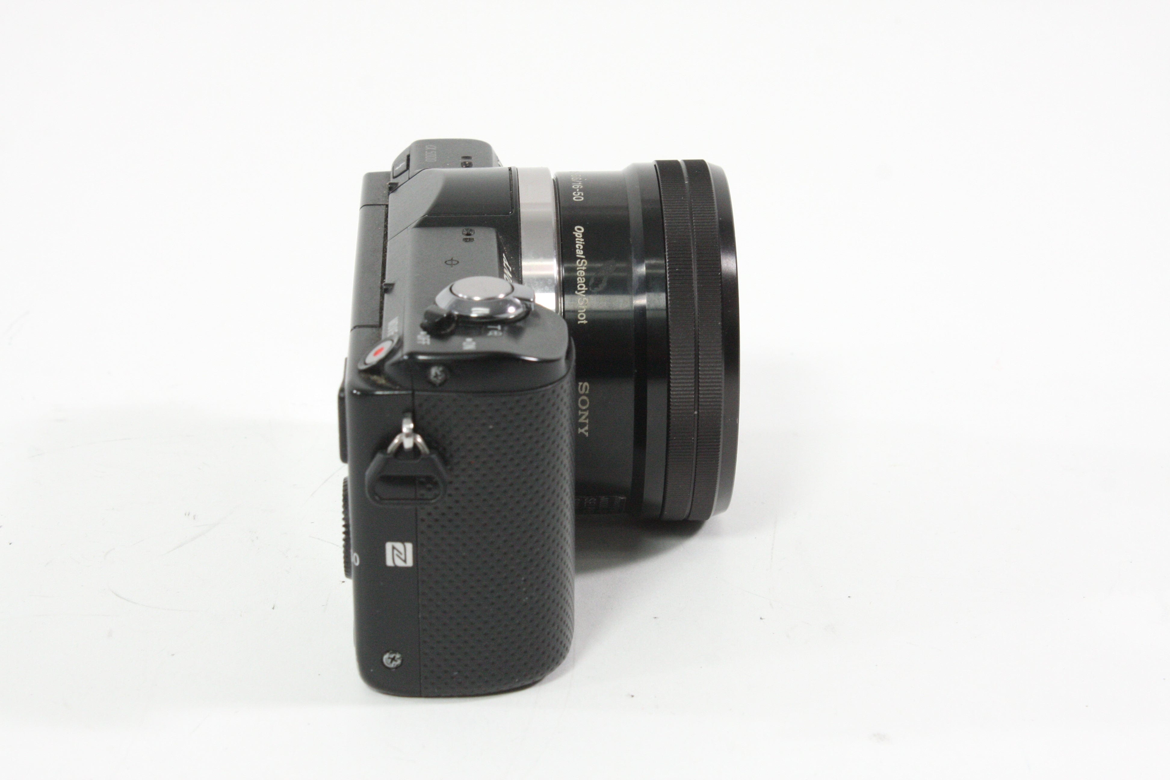 Sony a5000 with E 16-50mm F3.5-5.6/PZ OSS - Shutter Count 4418