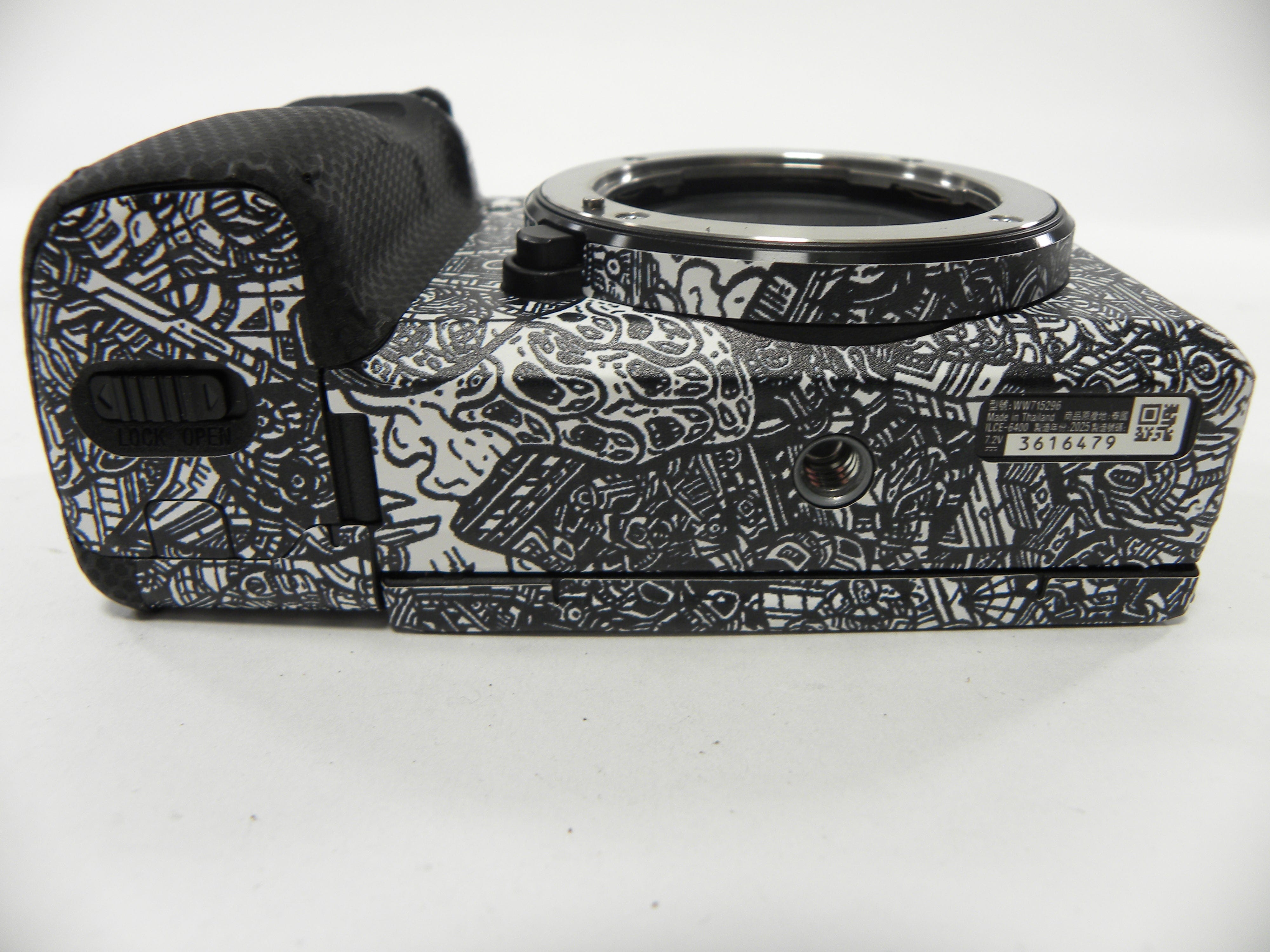 Sony a6400 24.2mp Mirrorless Digital camera Body Only w/Skin Shutter Ct. 5,061