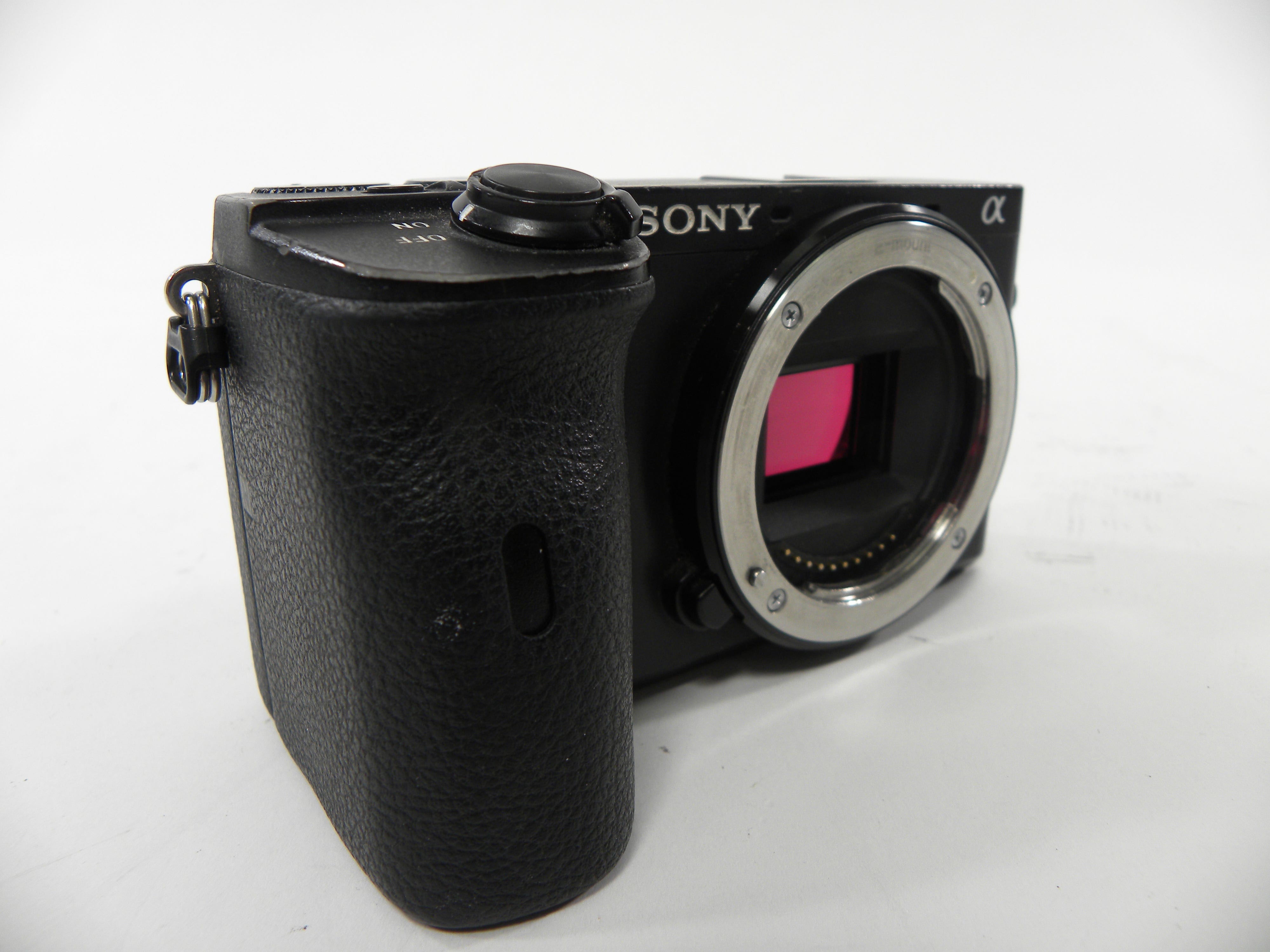 Sony a6600 24.2mp Digital Mirrorless camera body only Shutter Ct. 319,384