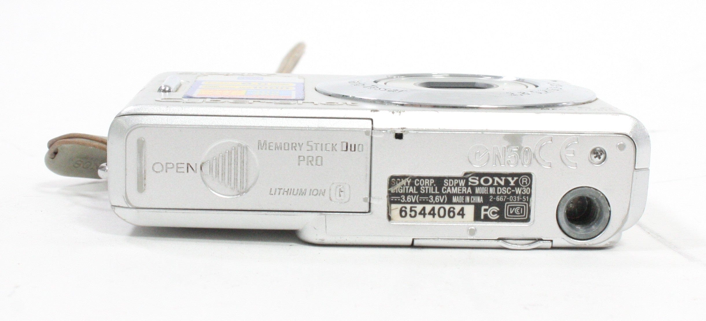 Sony Cyber-shot DSC-W30 Point-and-Shoot Digital Camera 3x Zoom 6.0mp