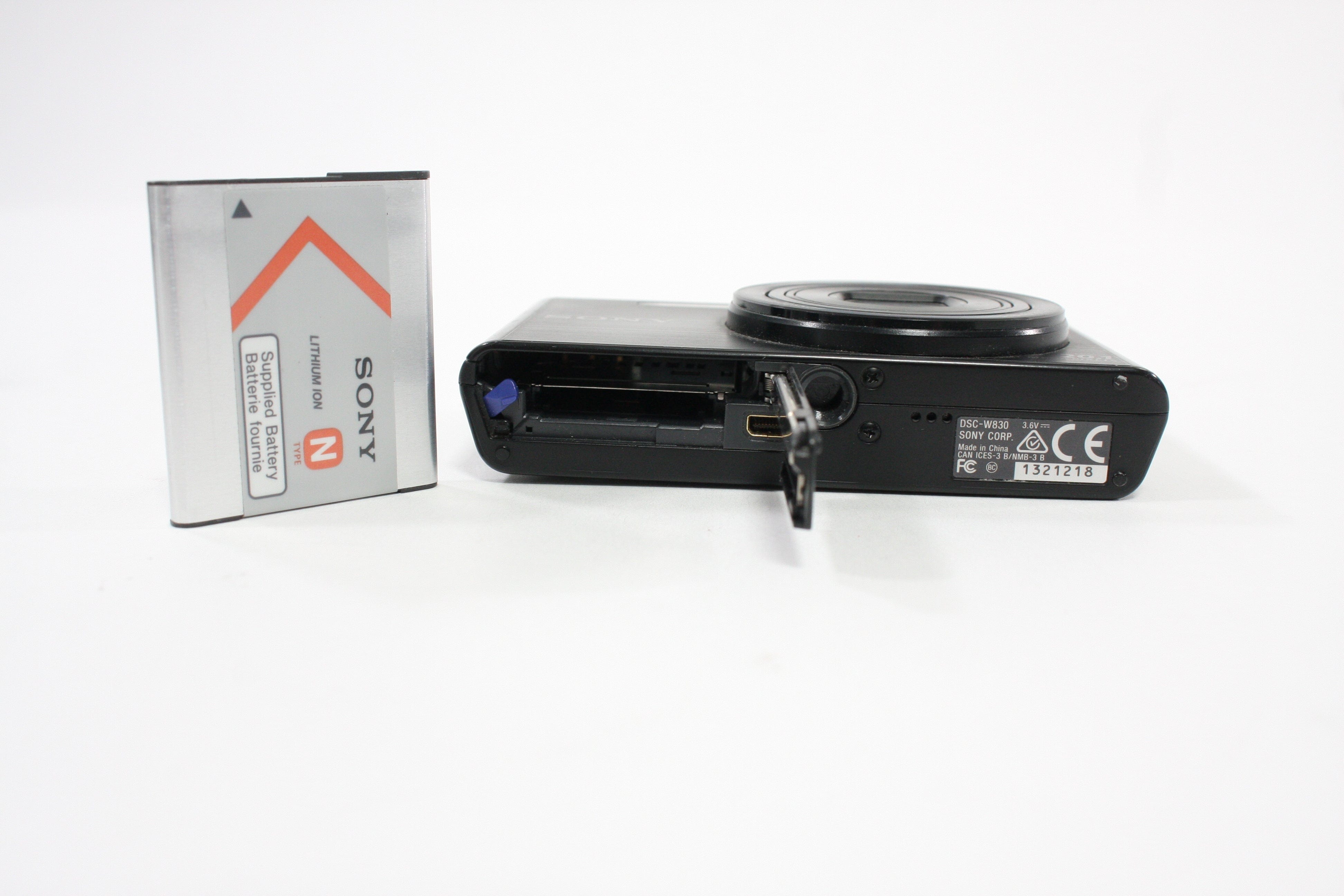 Sony Cyber-shot W830 Digital Point-and-Shoot Camera 8x Zoom 20.1mp