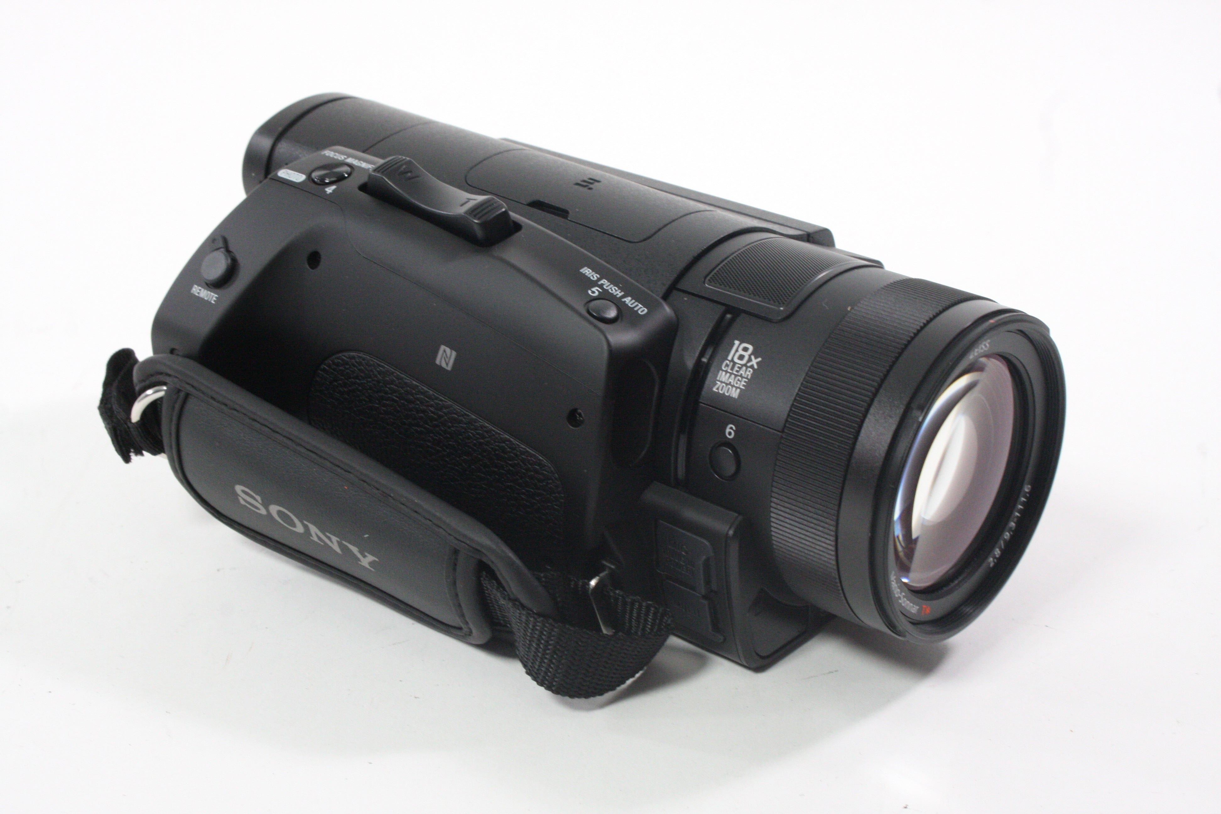 Sony FDR-AX700 Handycam IN BOX