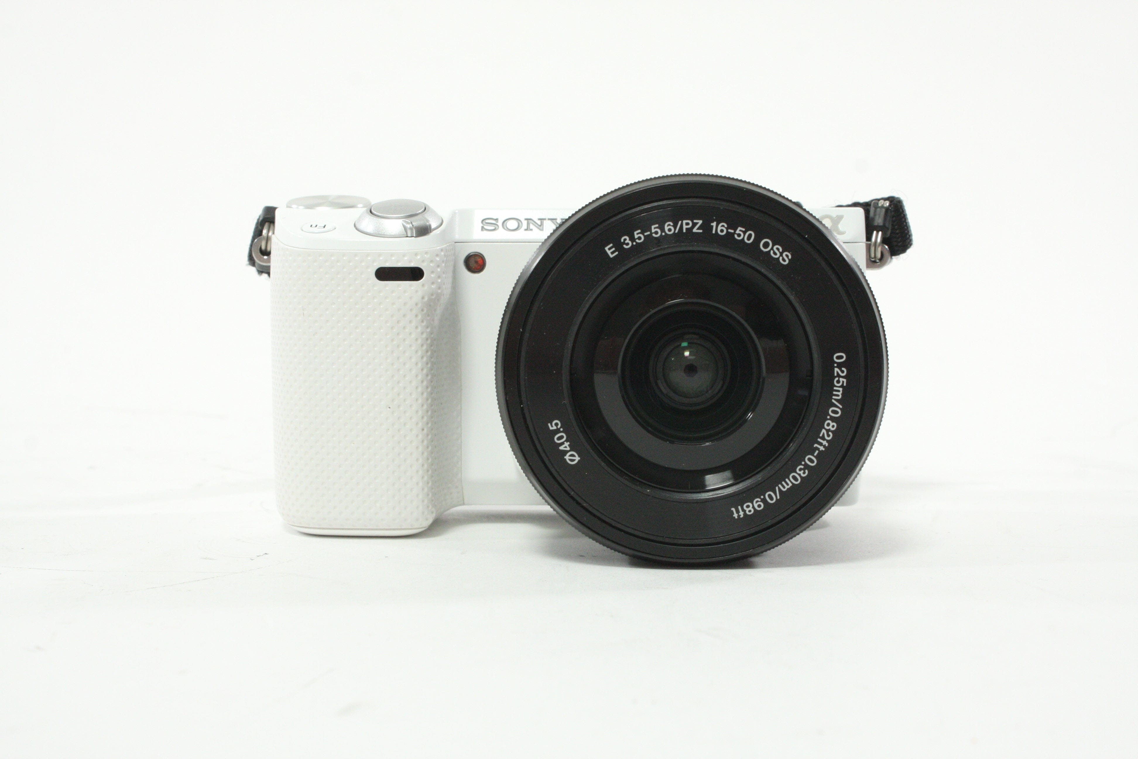 Sony NEX-5R wtih 16-50mm f/3.5-5.6 OSS P2 Lens for Sony E Mount